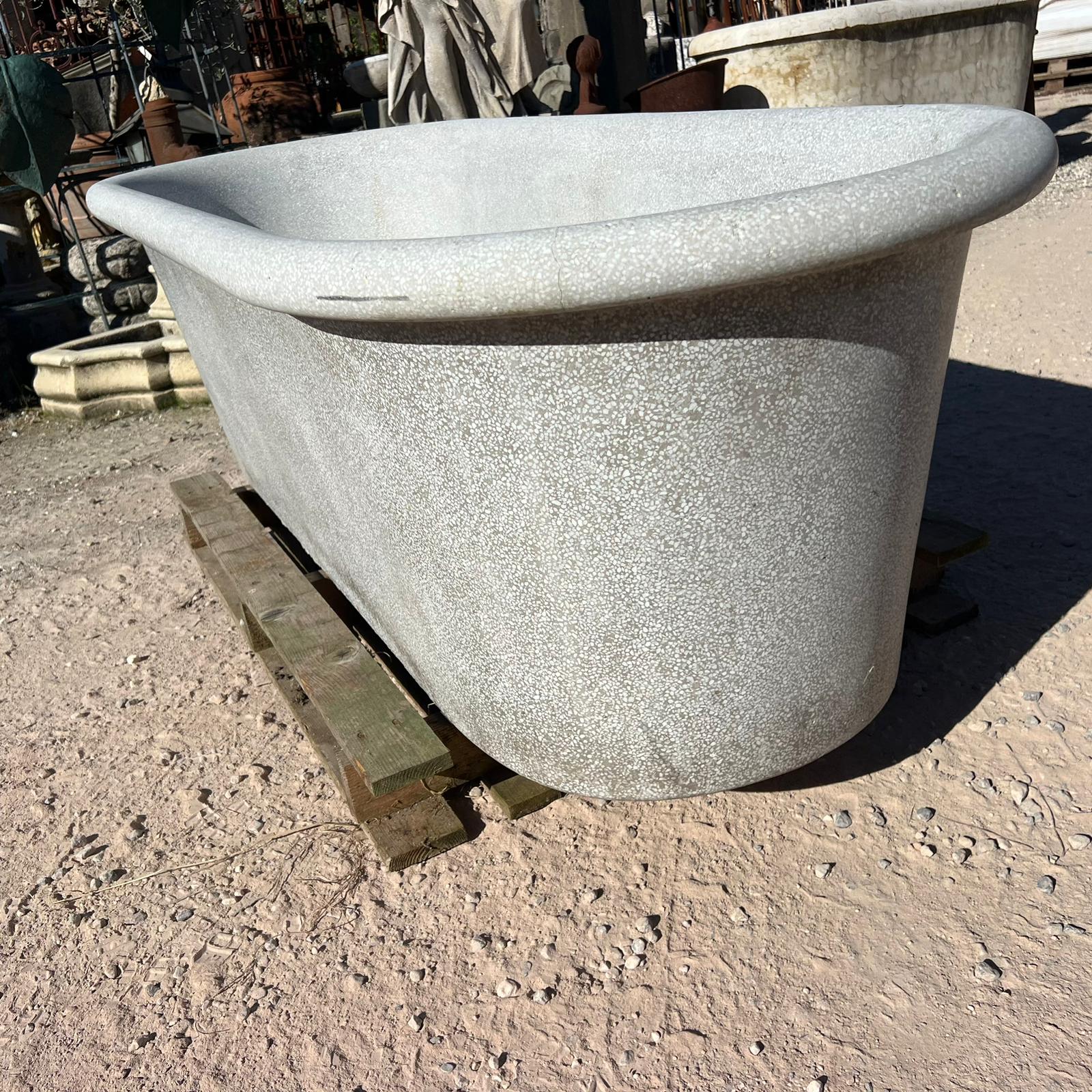 Dettaglio vasca in graniglia 