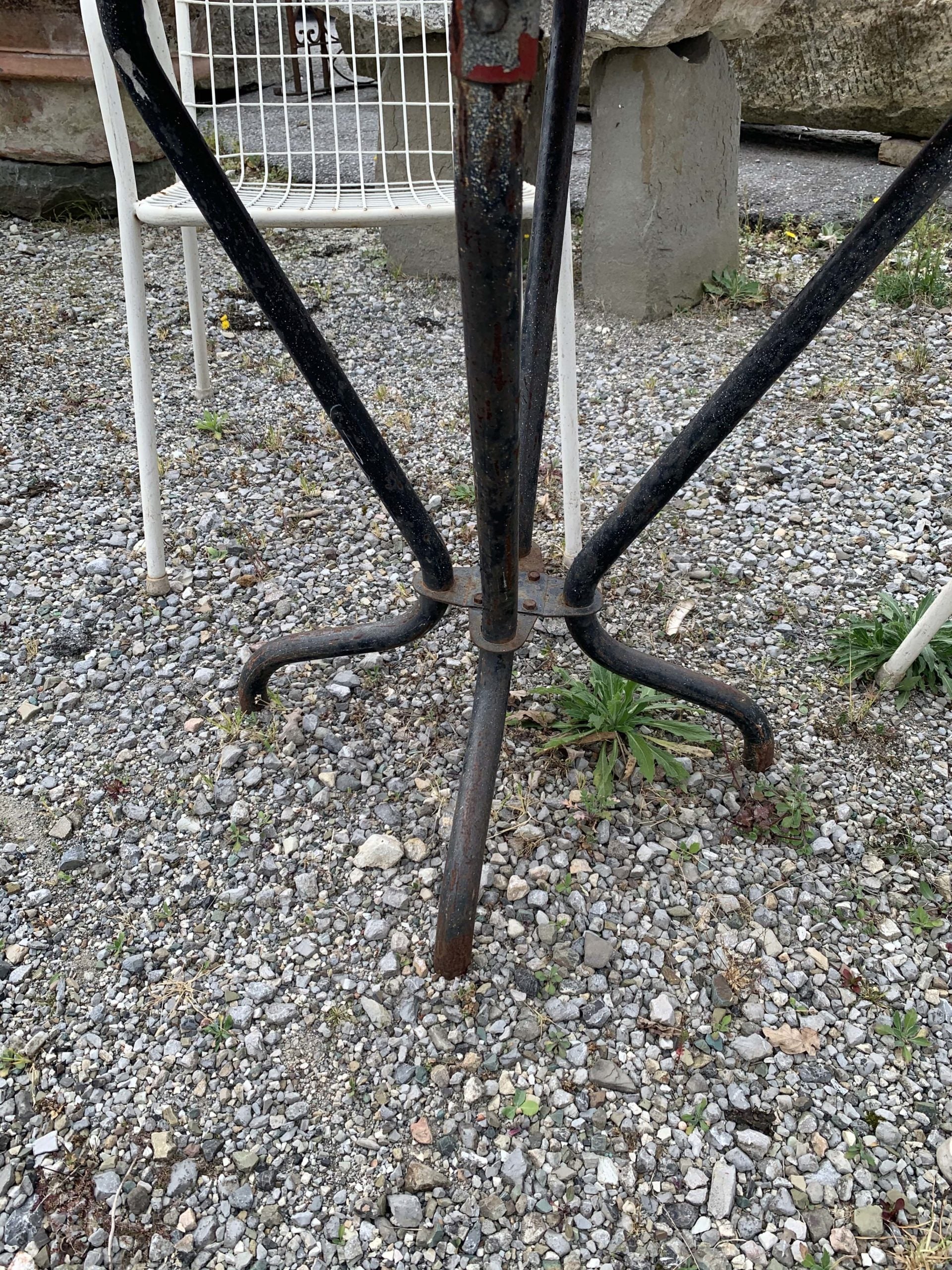 Dettaglio vecchio tavolino semplice 