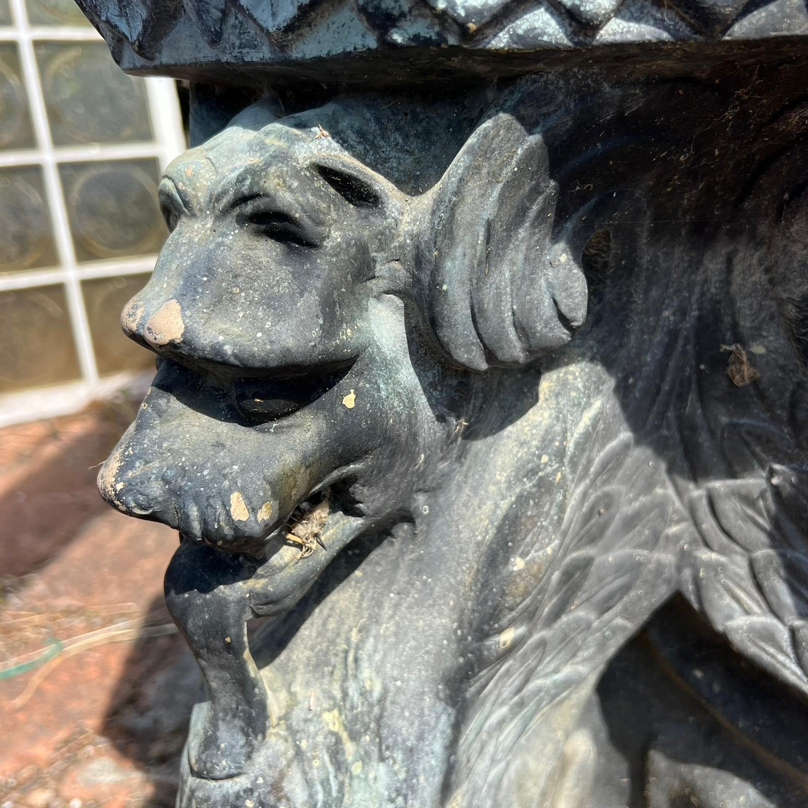 Dettaglio base antica 
