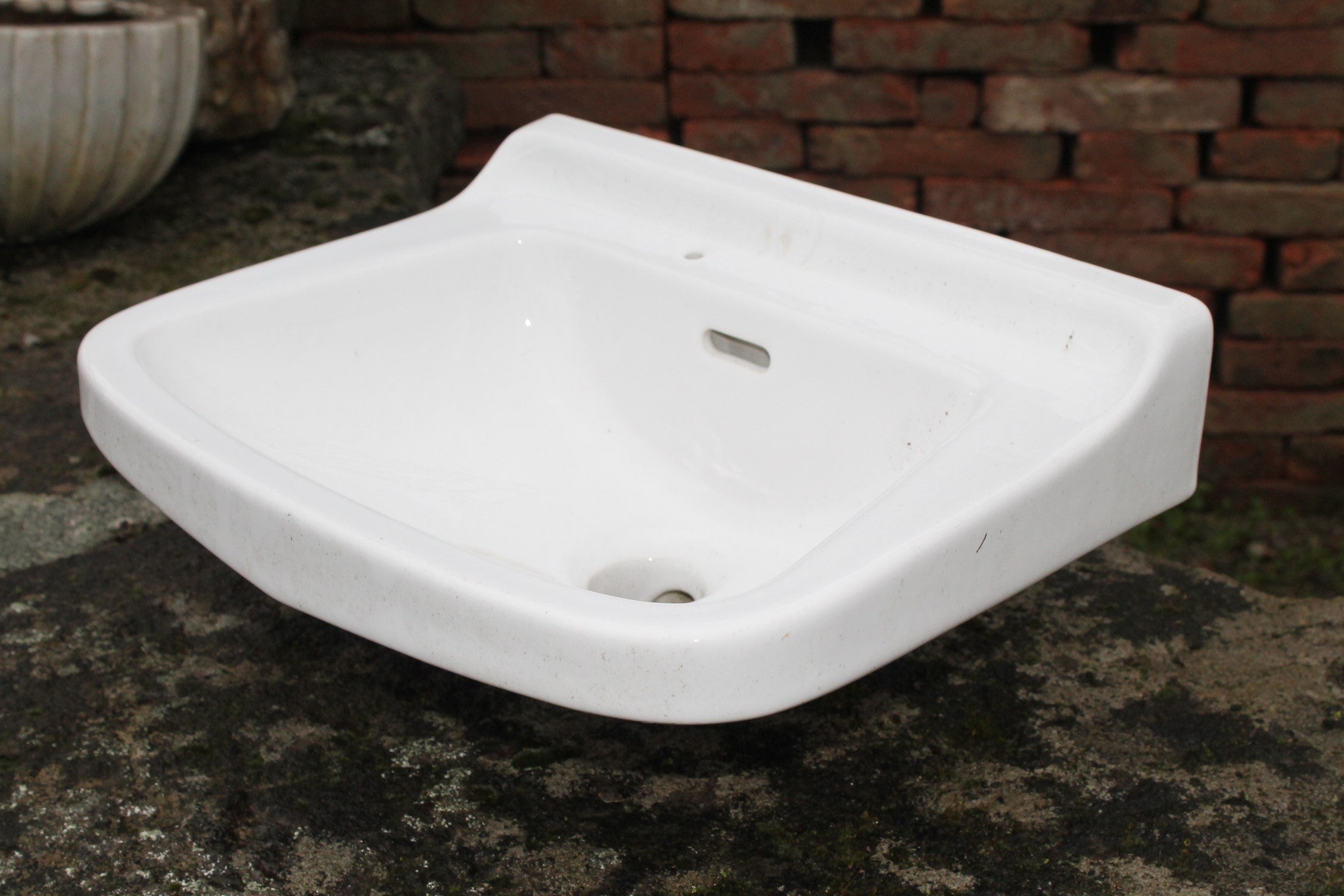 Dettaglio2 lavandino in ceramica 
