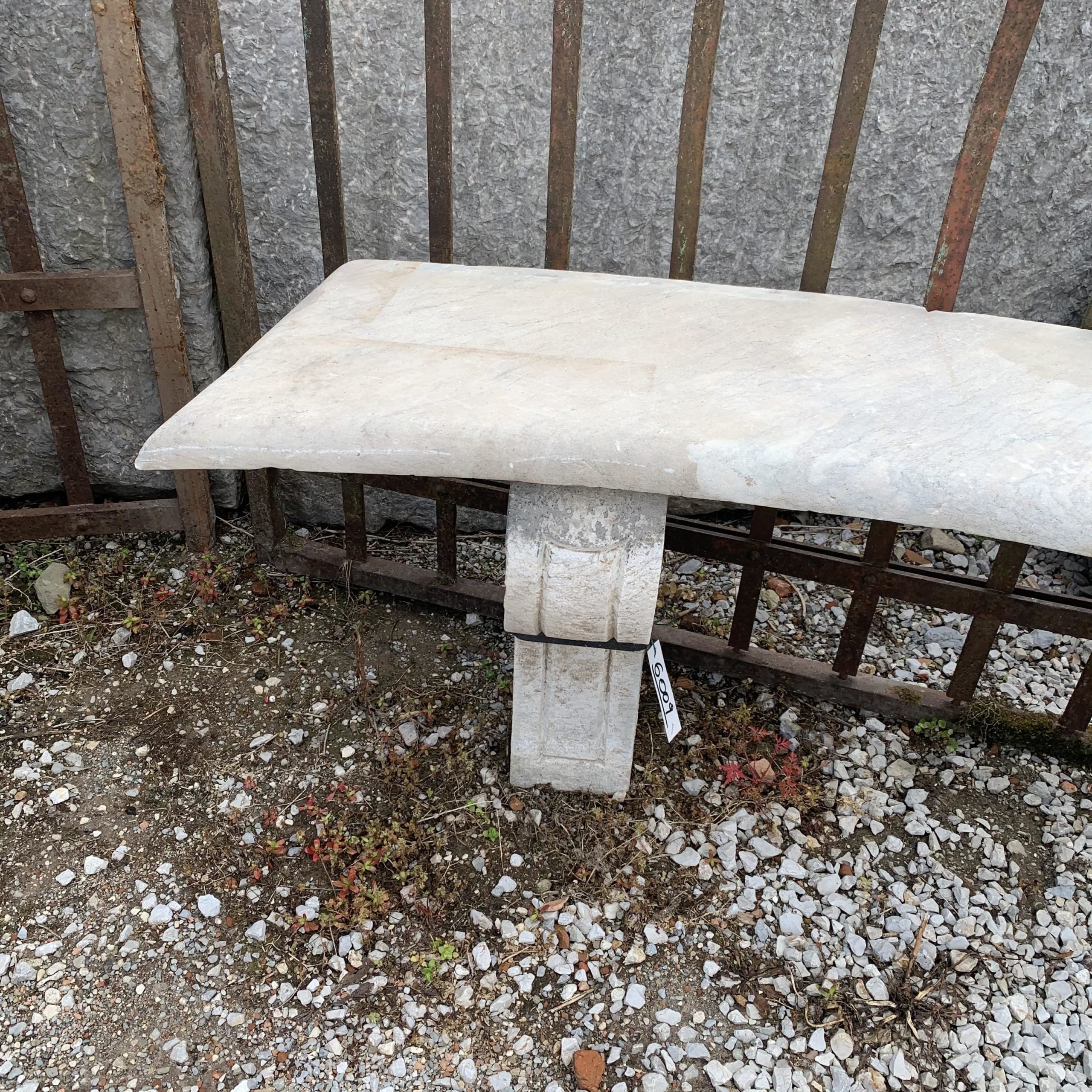 Dettaglio2 panchine di pietra 