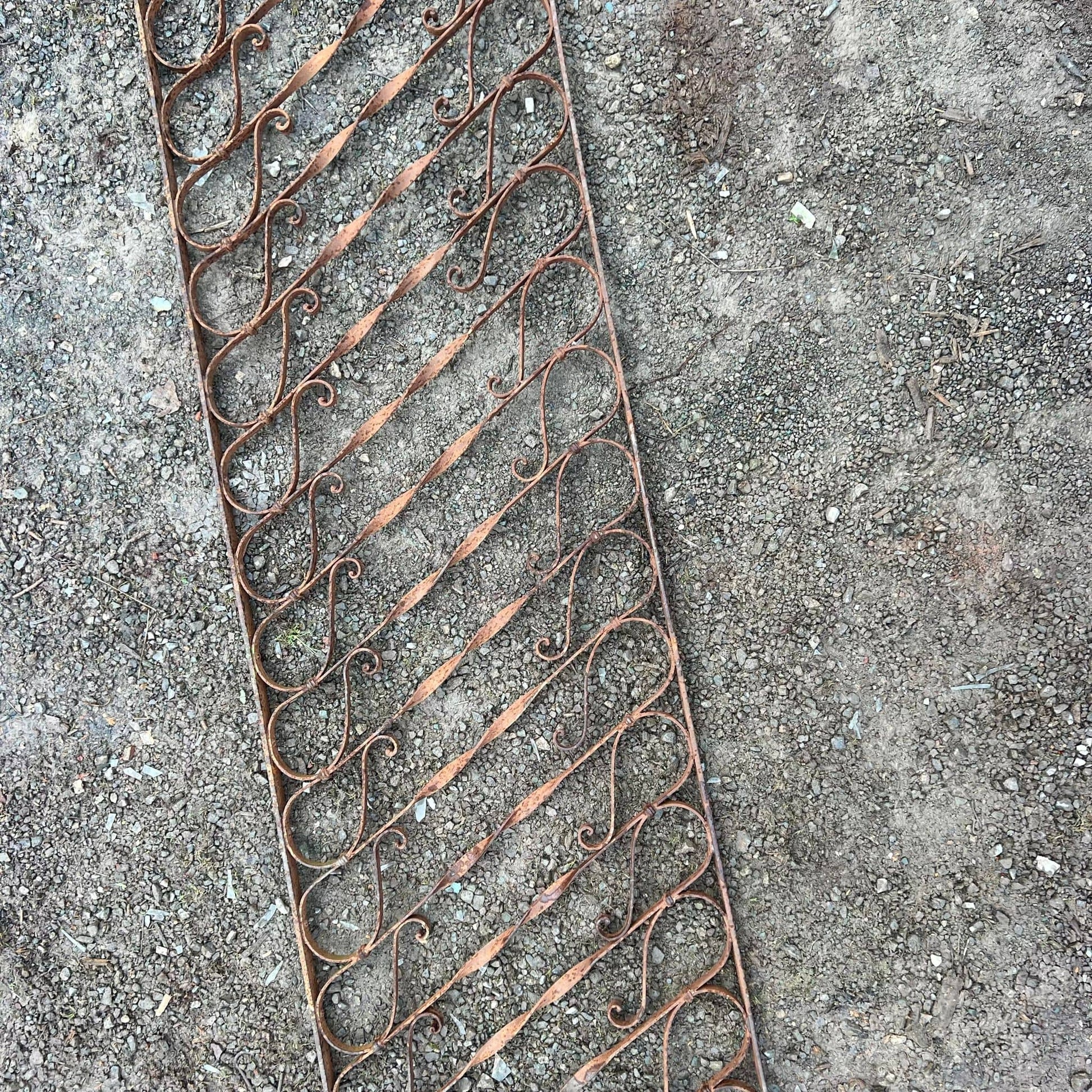 Dettaglio2 ringhiera in pendenza antica 