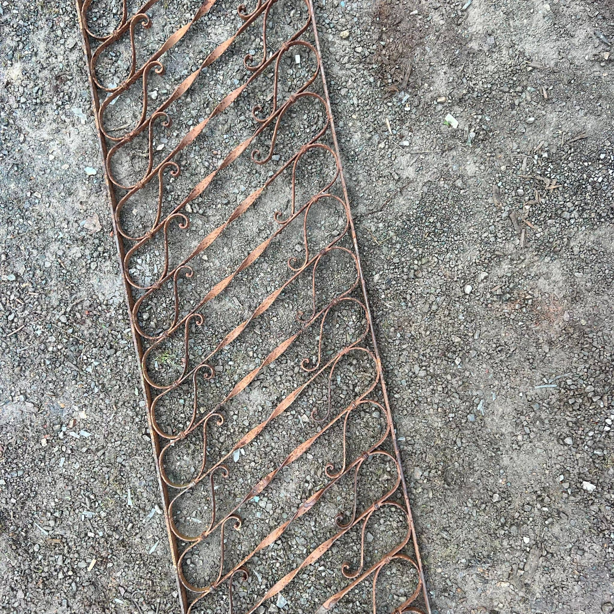 Dettaglio2 ringhiera in pendenza antica 