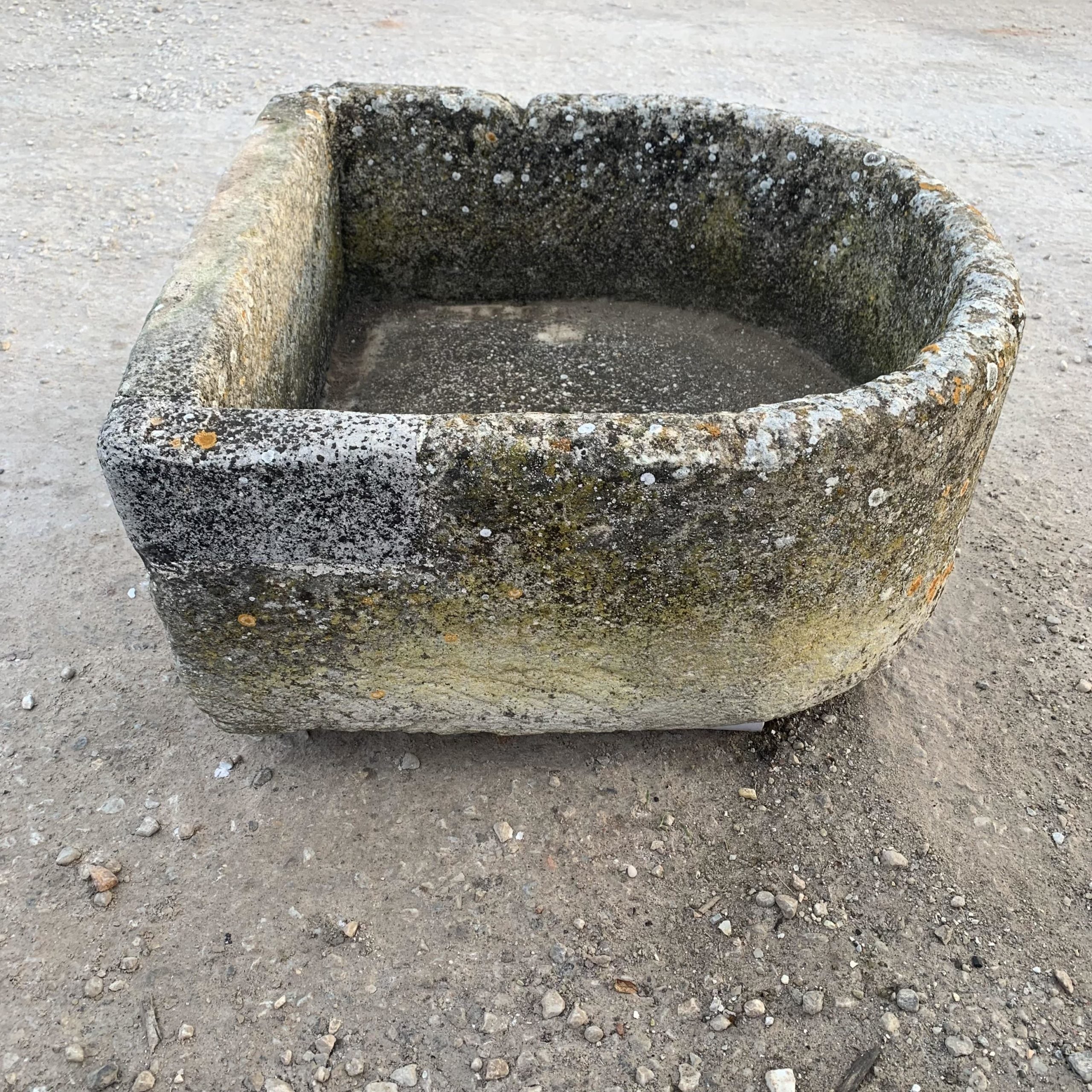 Dettaglio2 vasca di pietra 