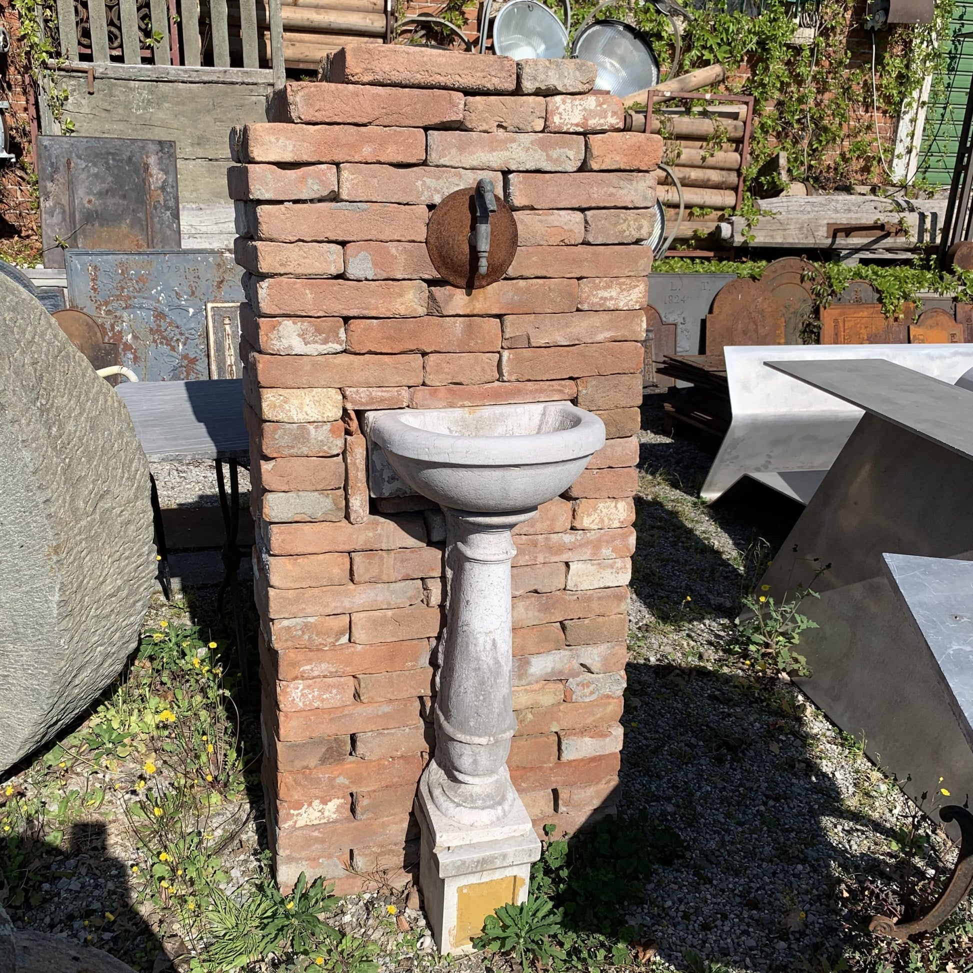 Fontana a muro semplice 