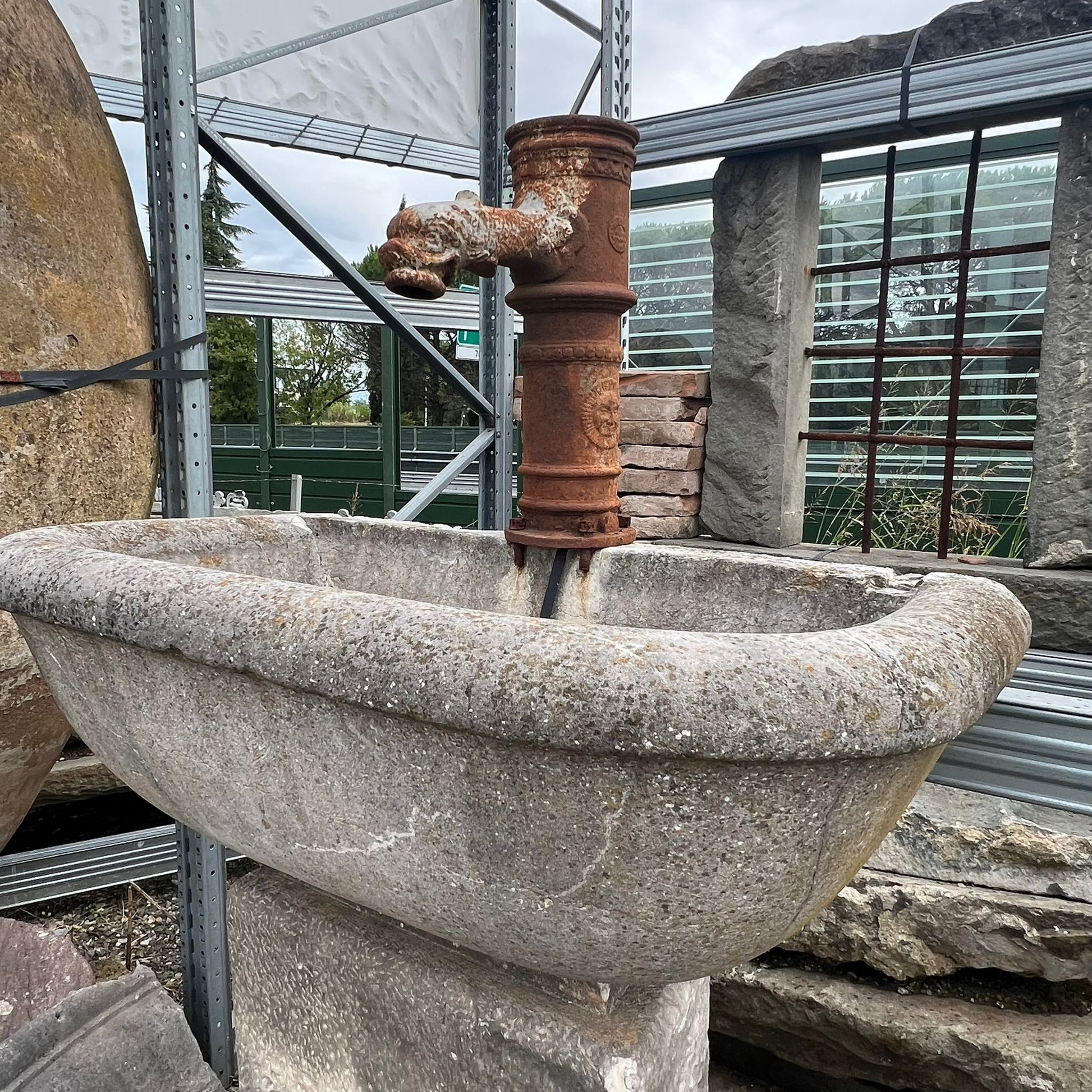 Fontana giardino in pietra