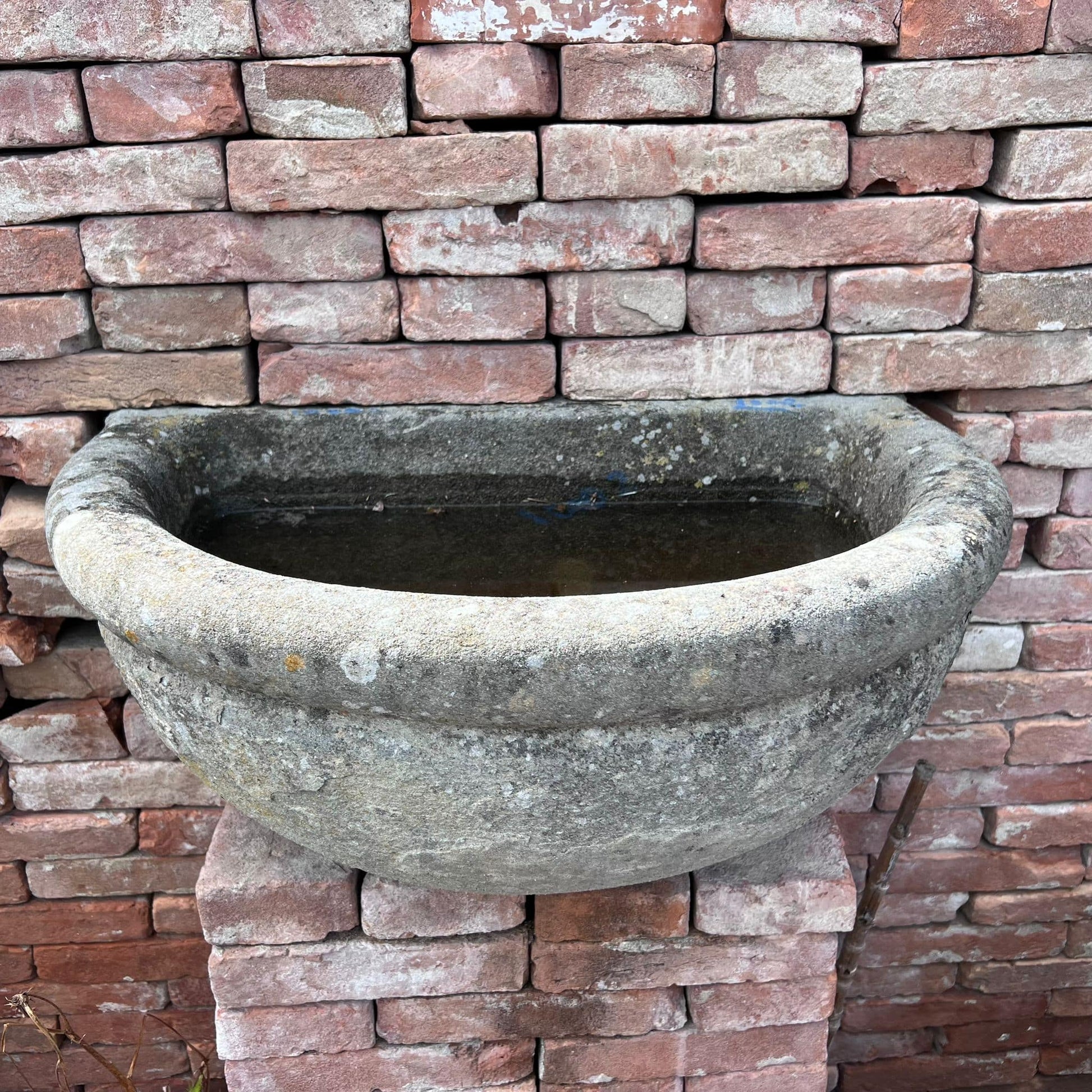 fontana in pietra a muro 