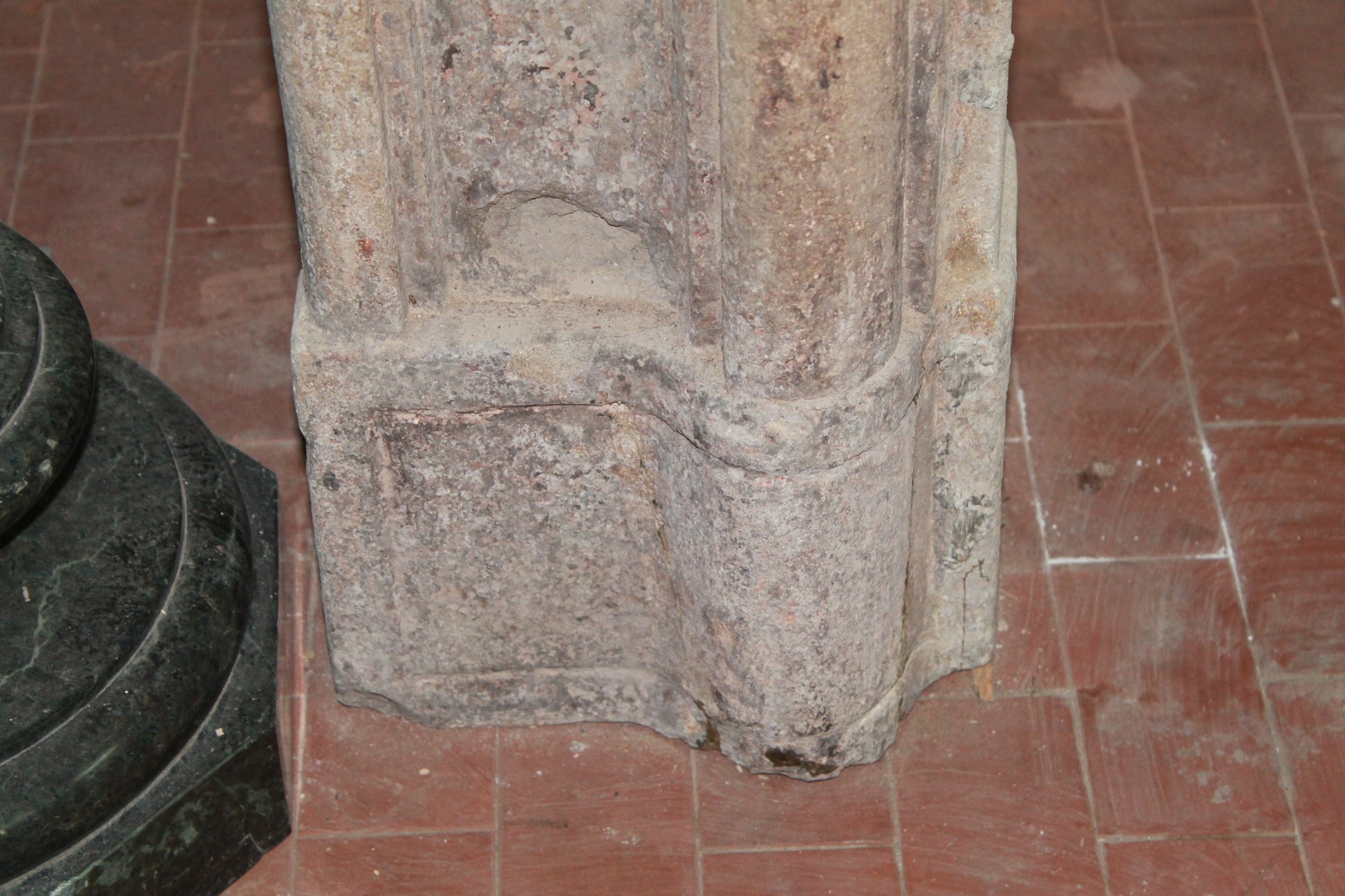 Gamba camino in pietra