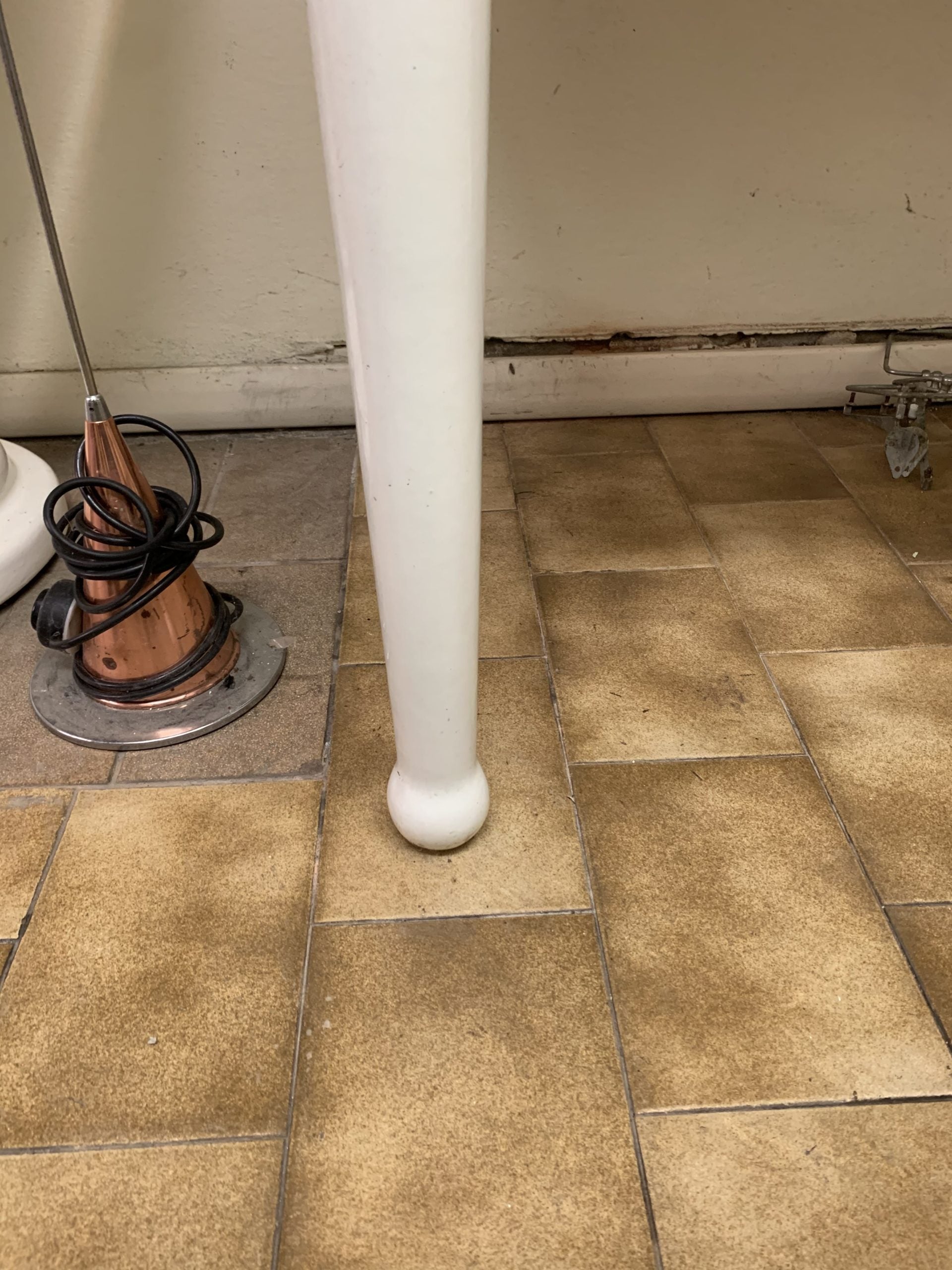 Gamba lavandino in ceramica