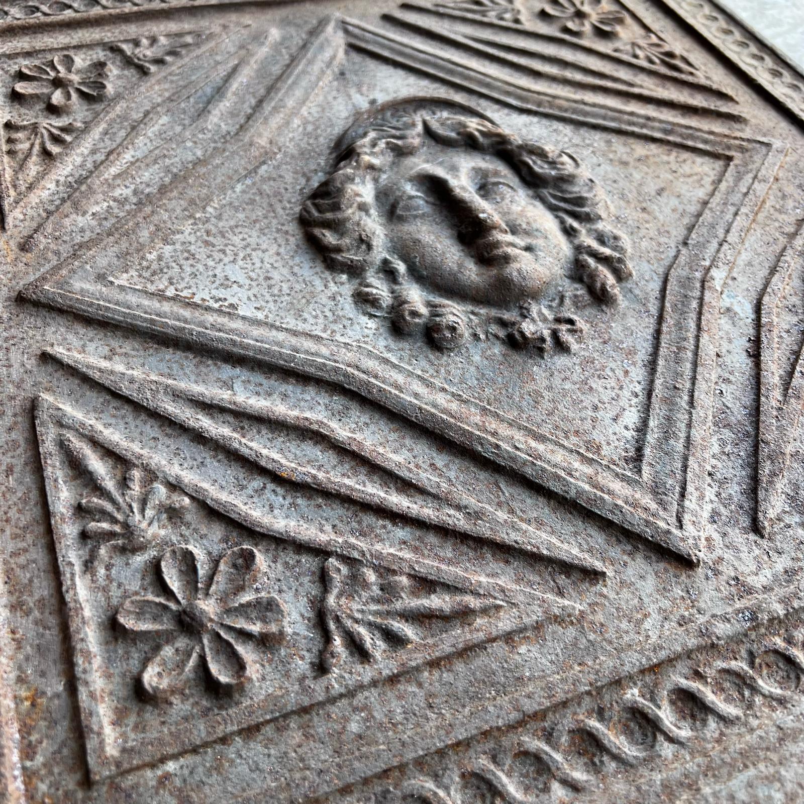 Ghisa da camino antica