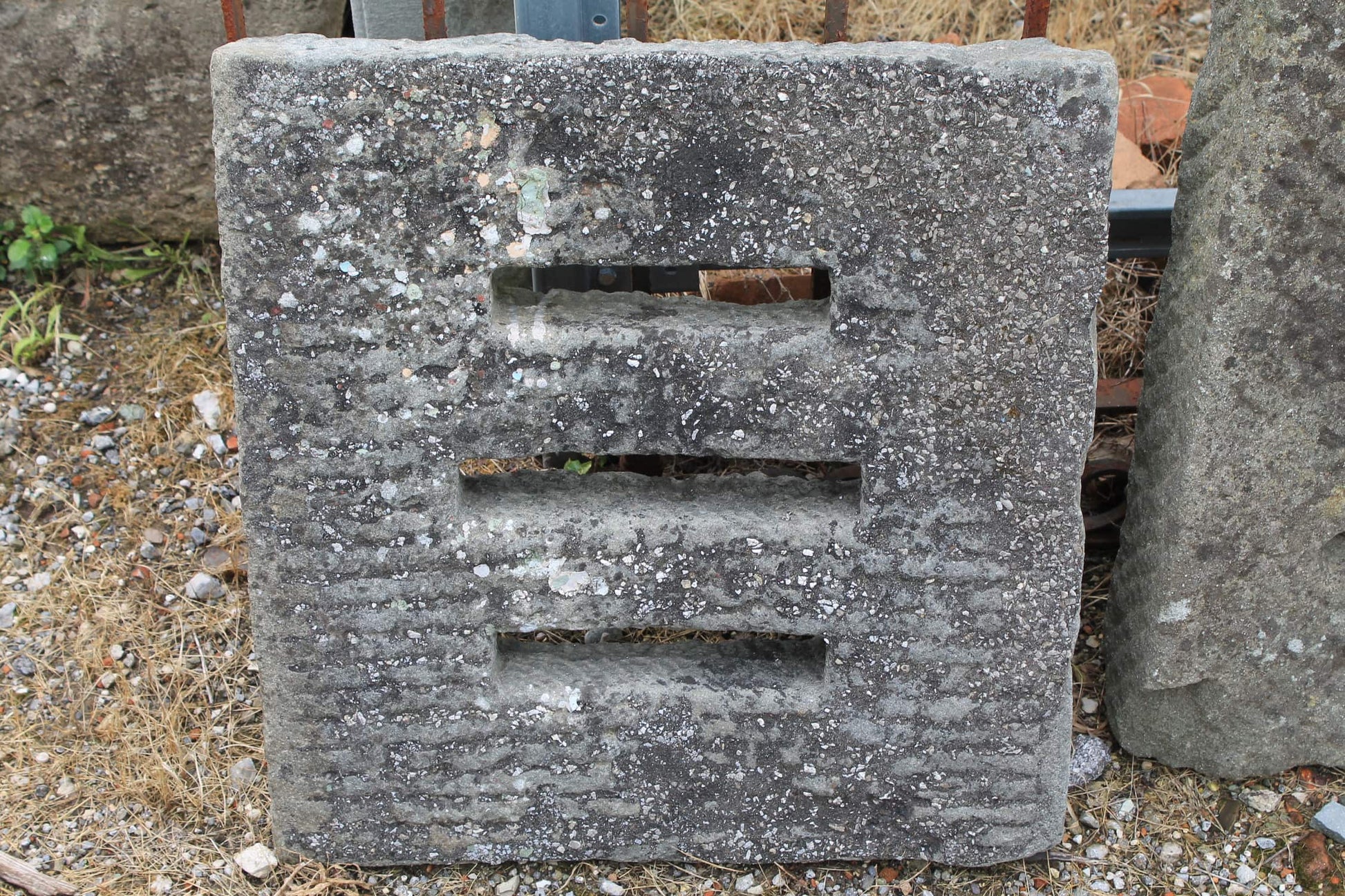 Grande caditoia di pietra 