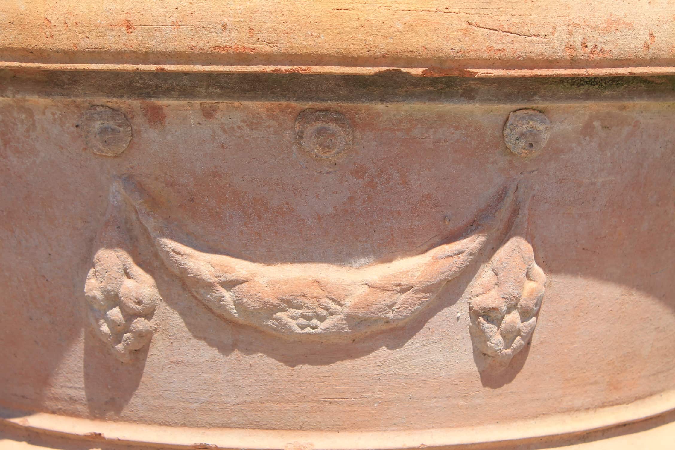 Grande conca antica festonata 