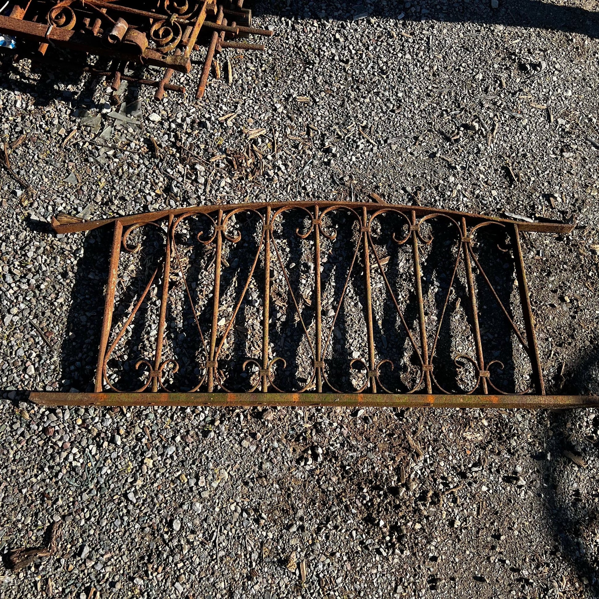 Grande rostra in ferro usata 