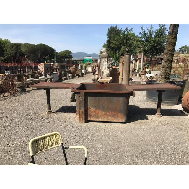 Grande vasca in ghisa 