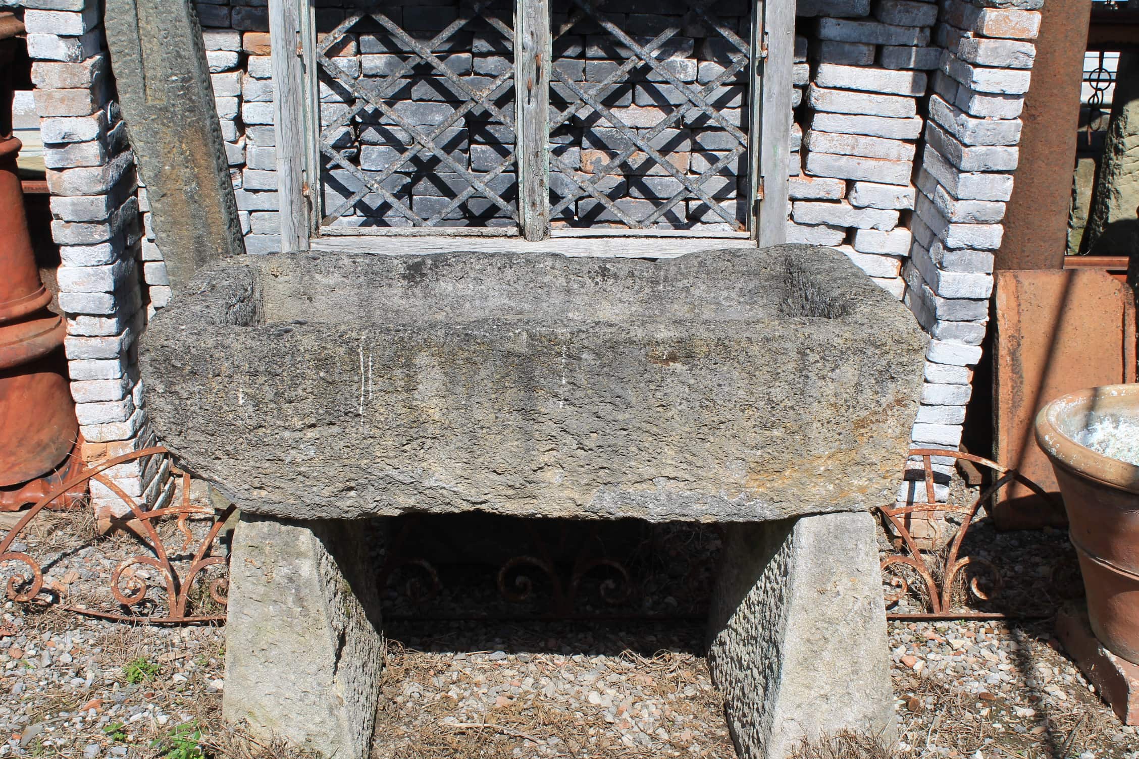 Grande vasca in pietra vecchia 