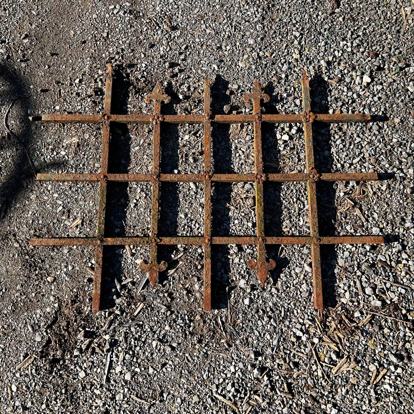 Grata in ferro antica