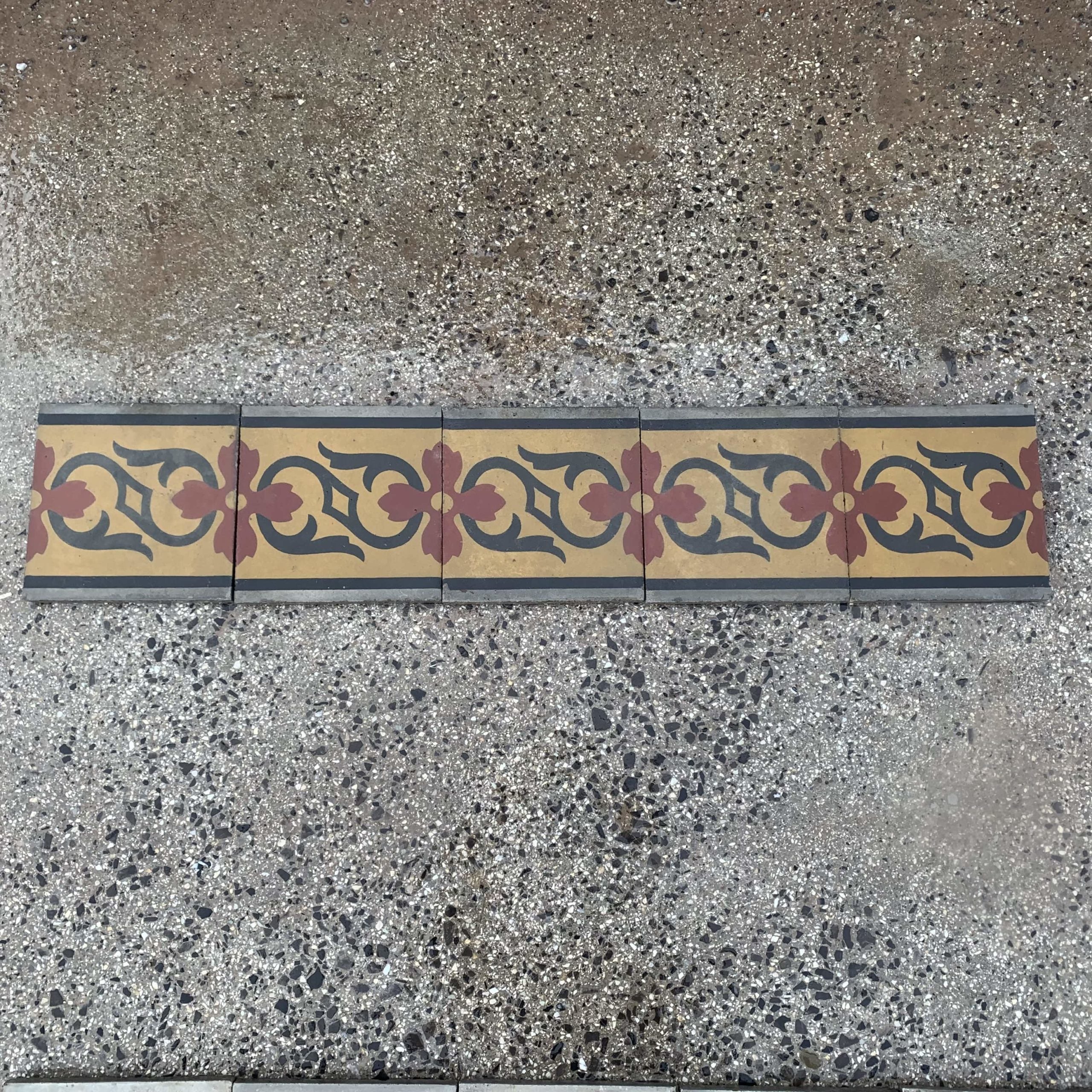 Greca antica gialla e rossa 