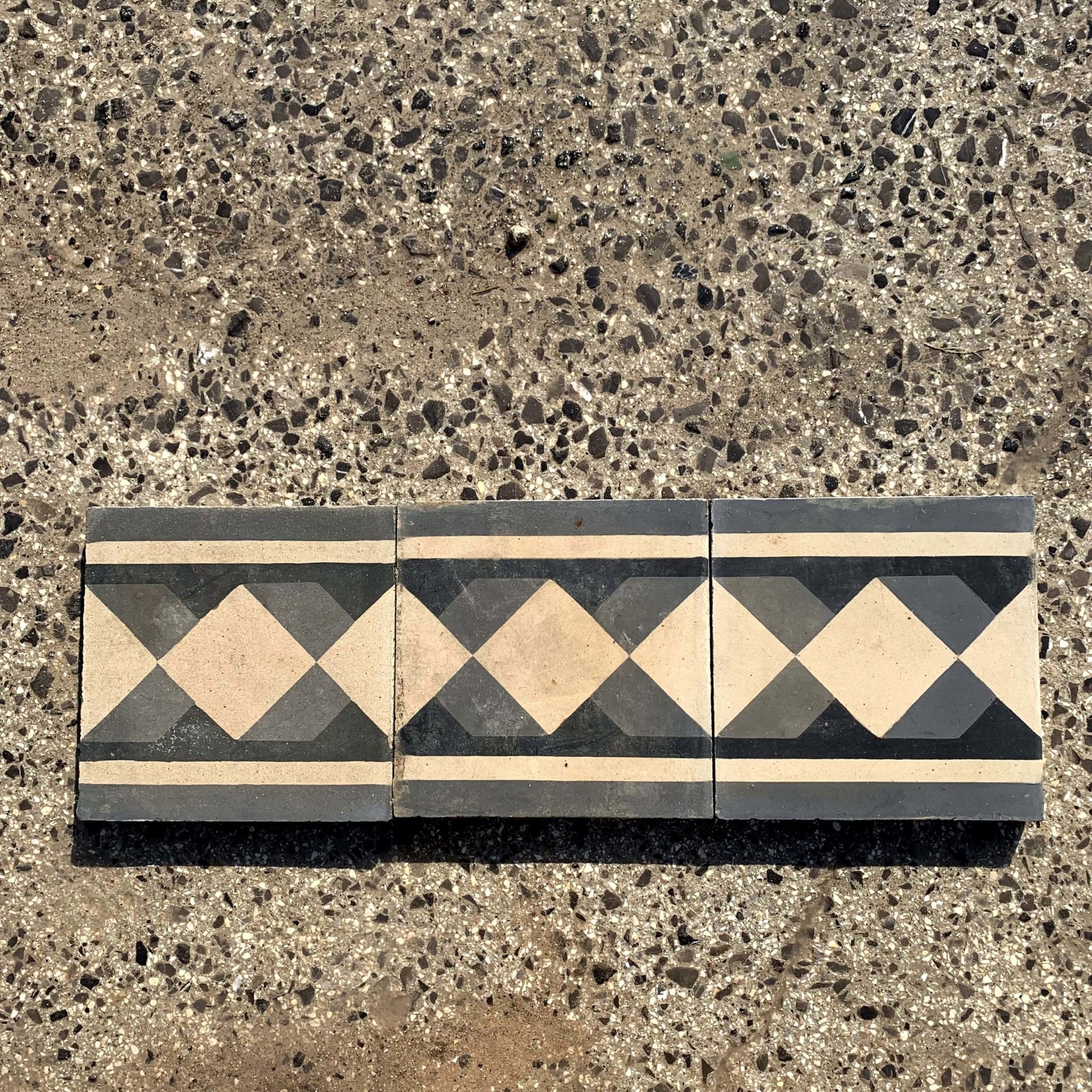 Greca cementina nera e bianca 