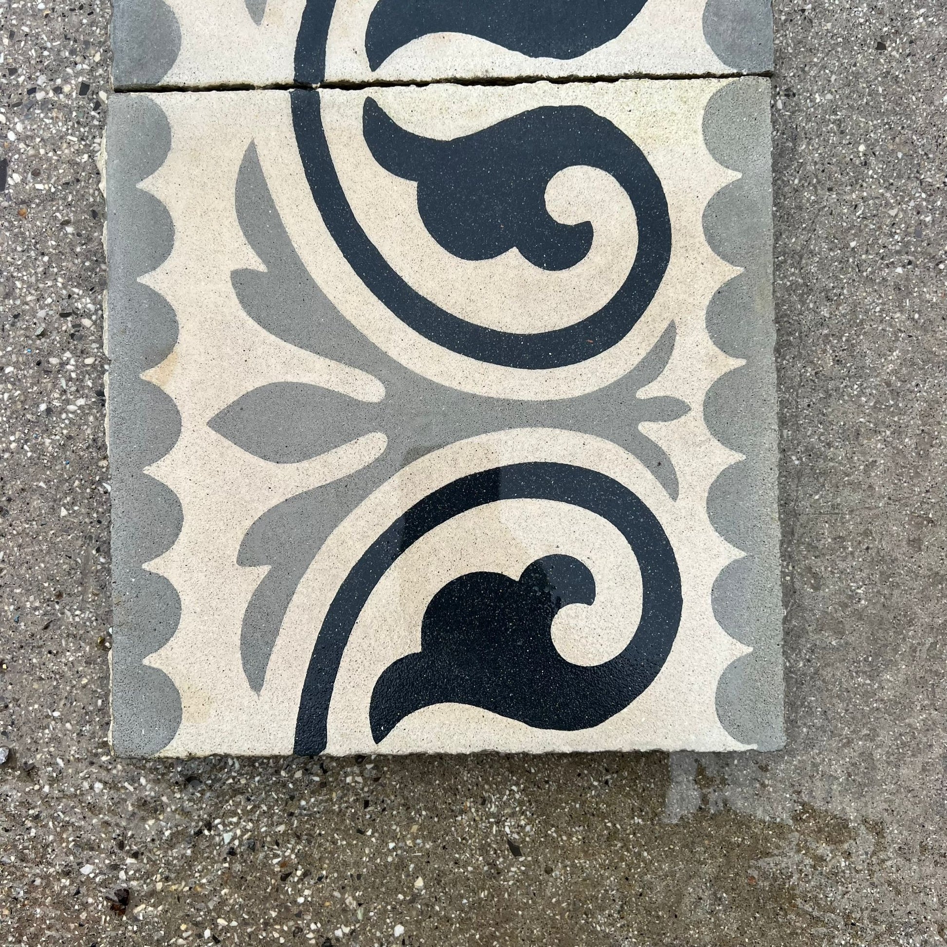 Greca in cementina antica 