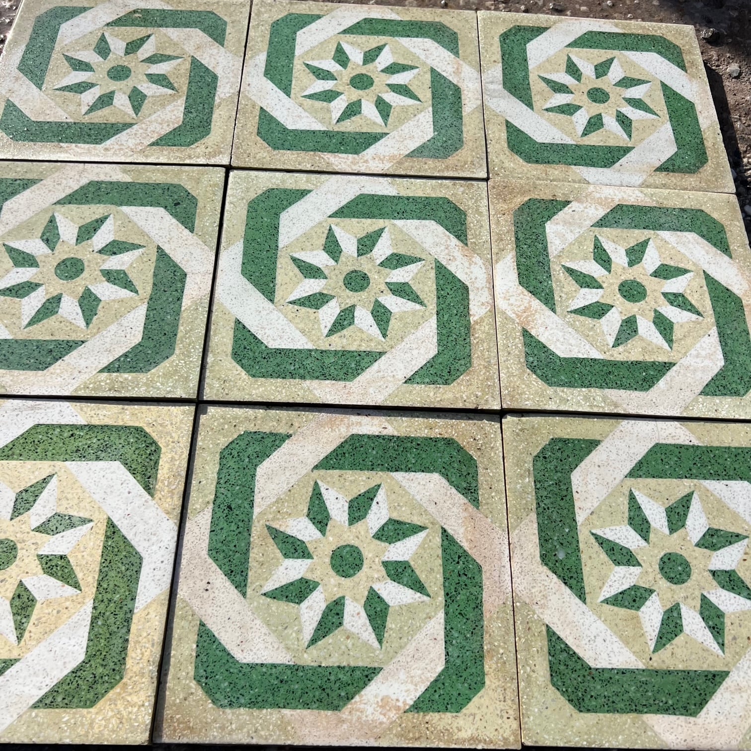 Pastina bianca con fiore verde - GRA 044