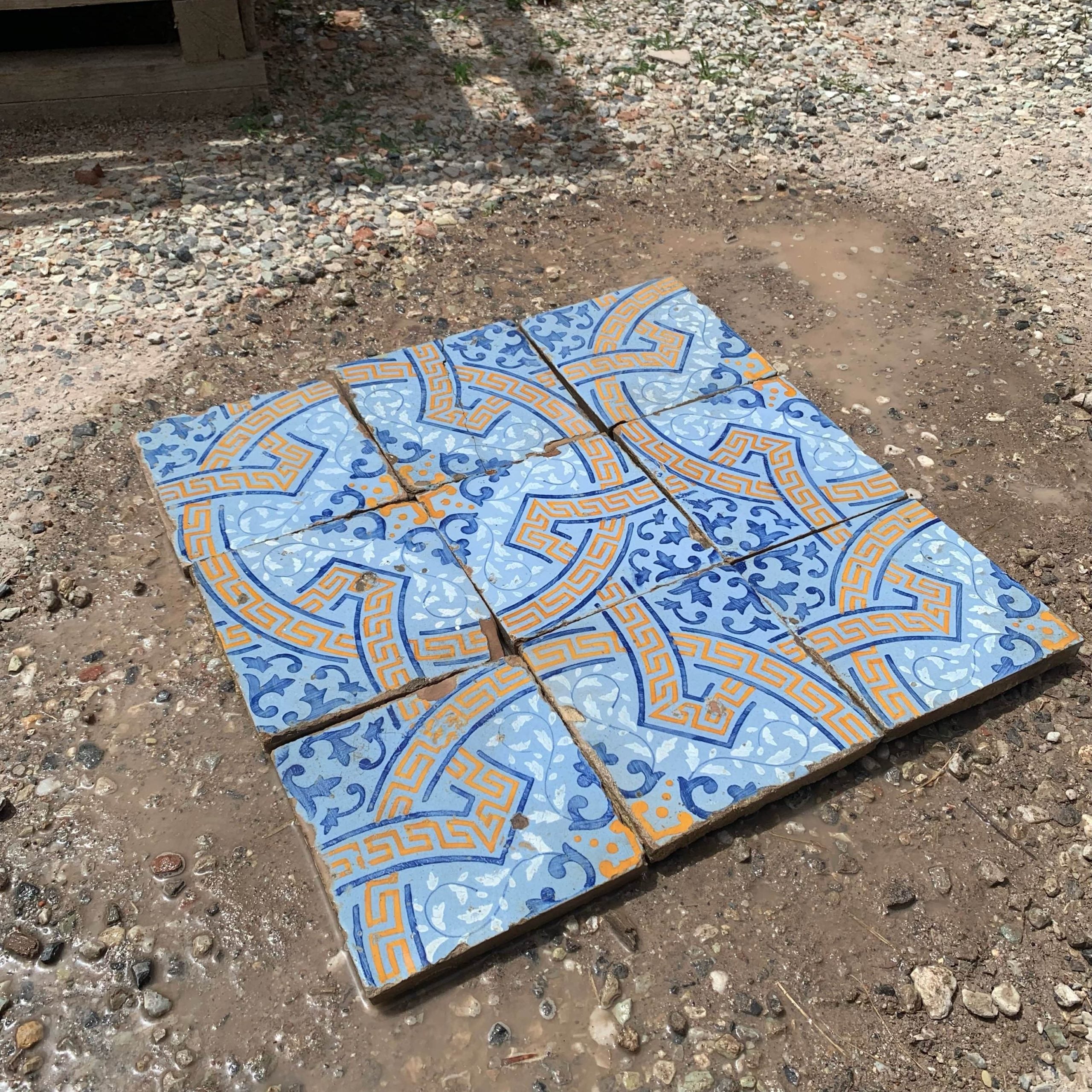 Maioliche con intrecci blu e arancioni - MAI 107