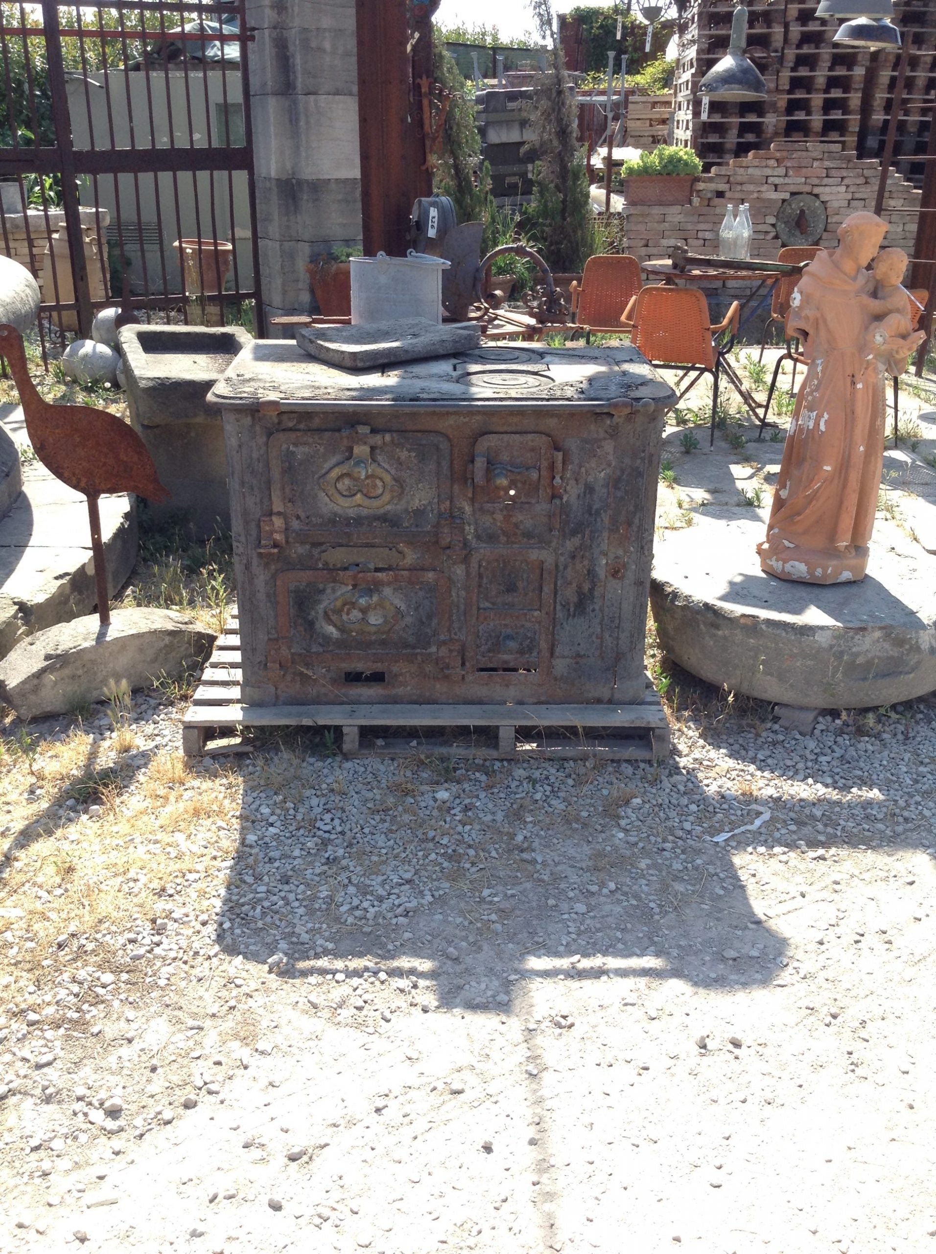 Vecchia cucina in ferro e ghisa