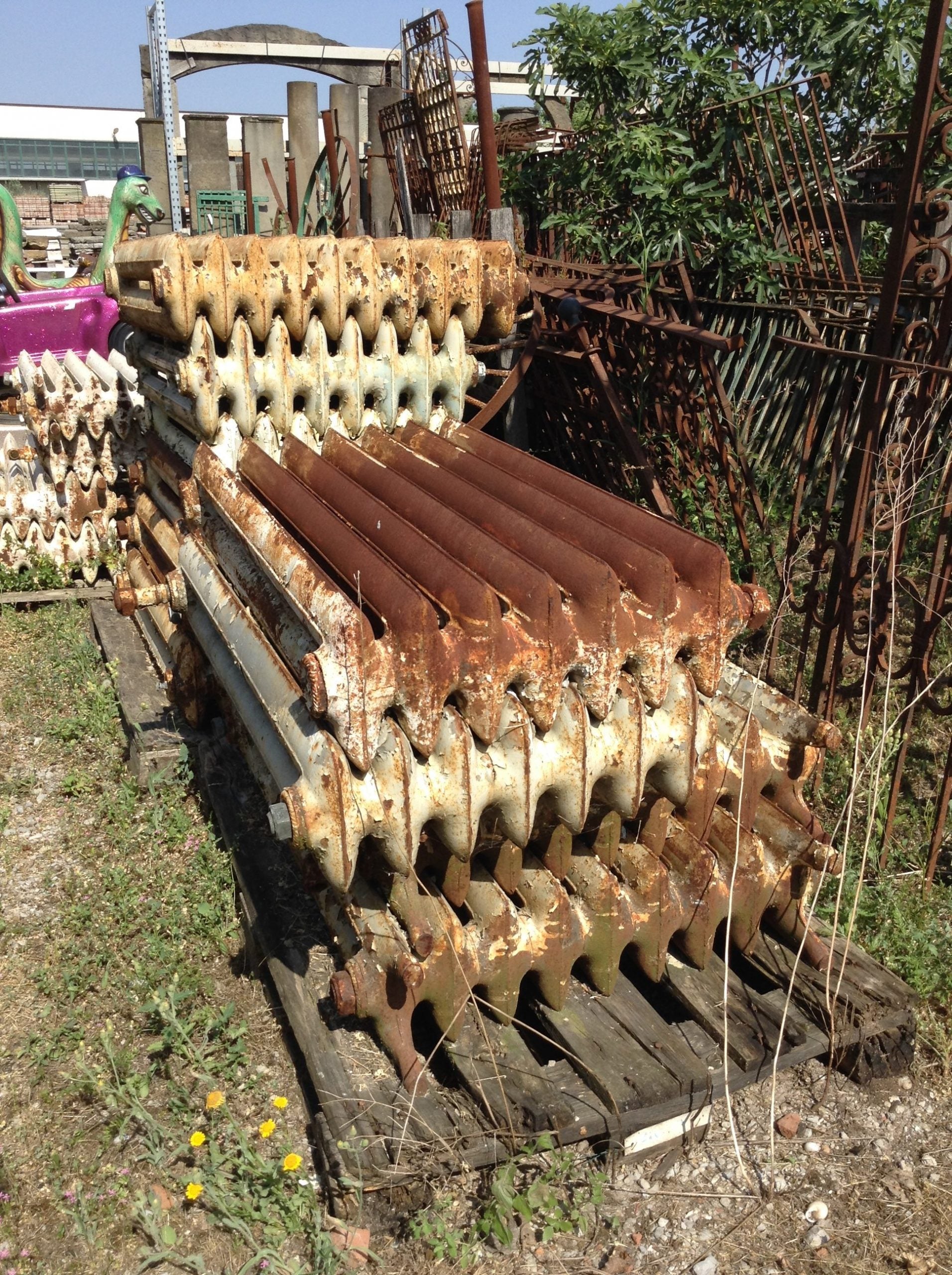 Vecchi termosifoni in ghisa