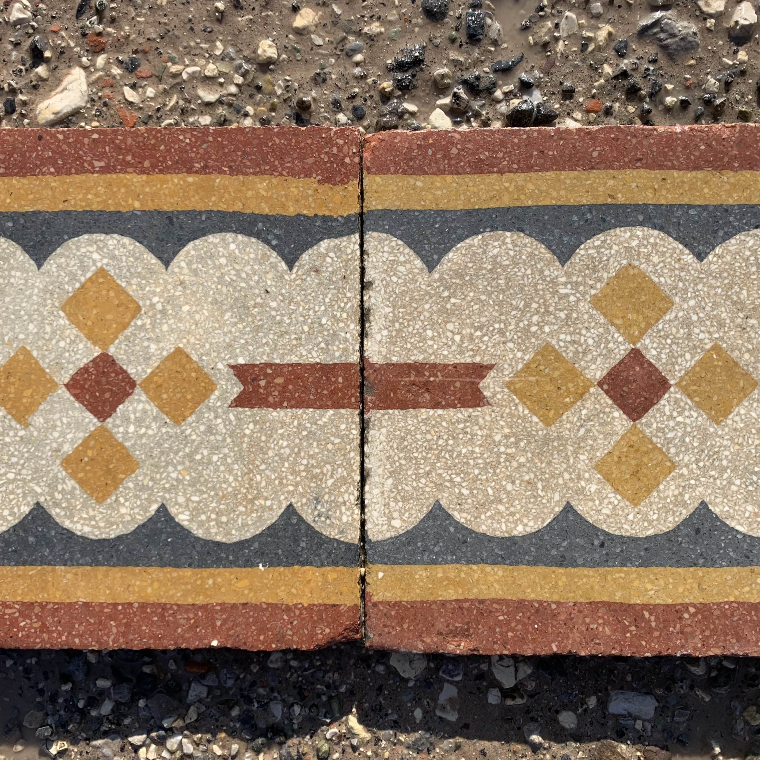 Bordo in graniglia variopinto - GRA 015