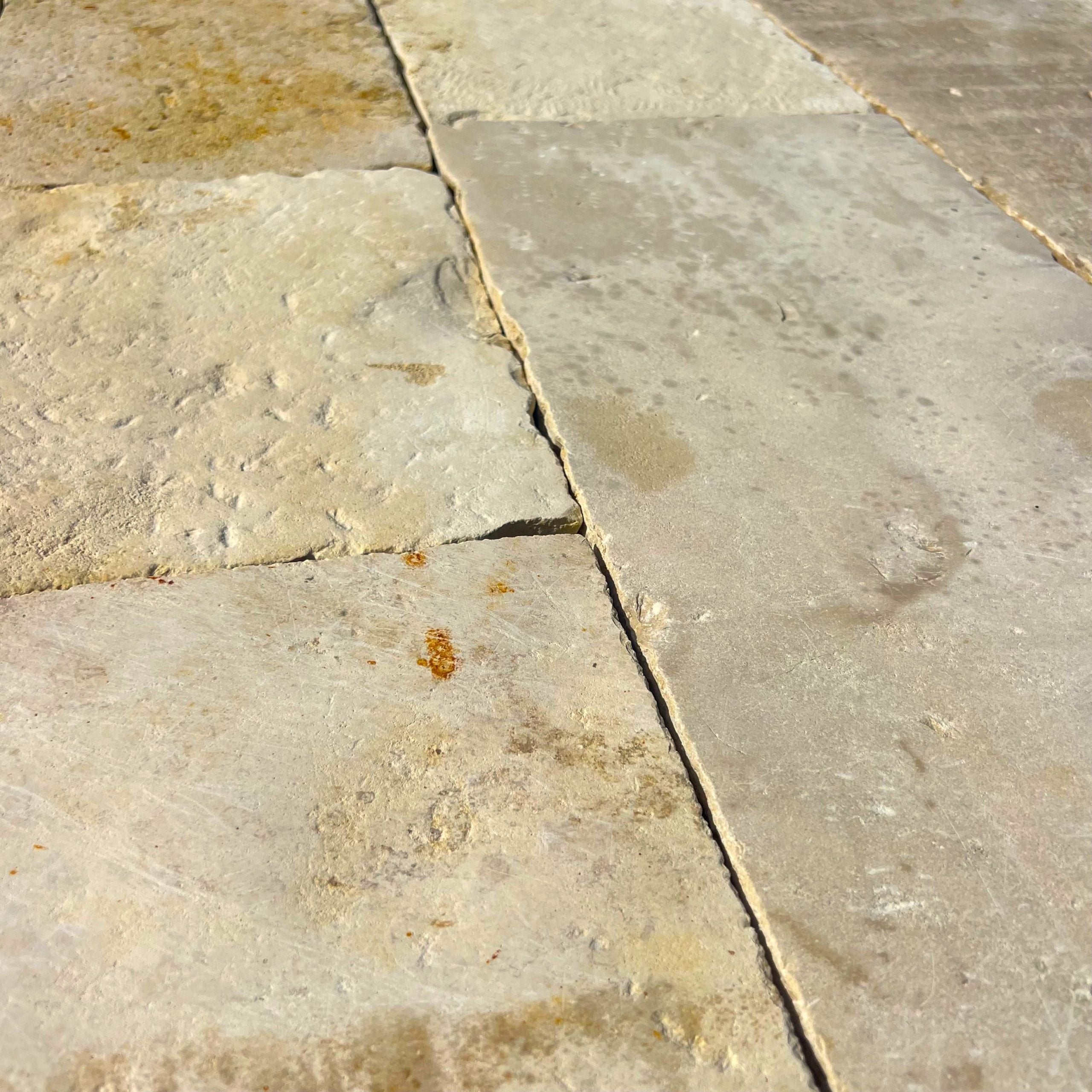 Lastricato in pietra bianca Trani