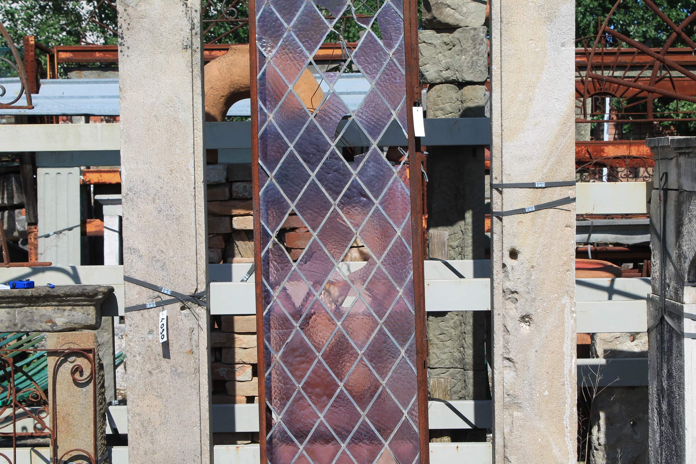  Portale antico in pietra di Guamo