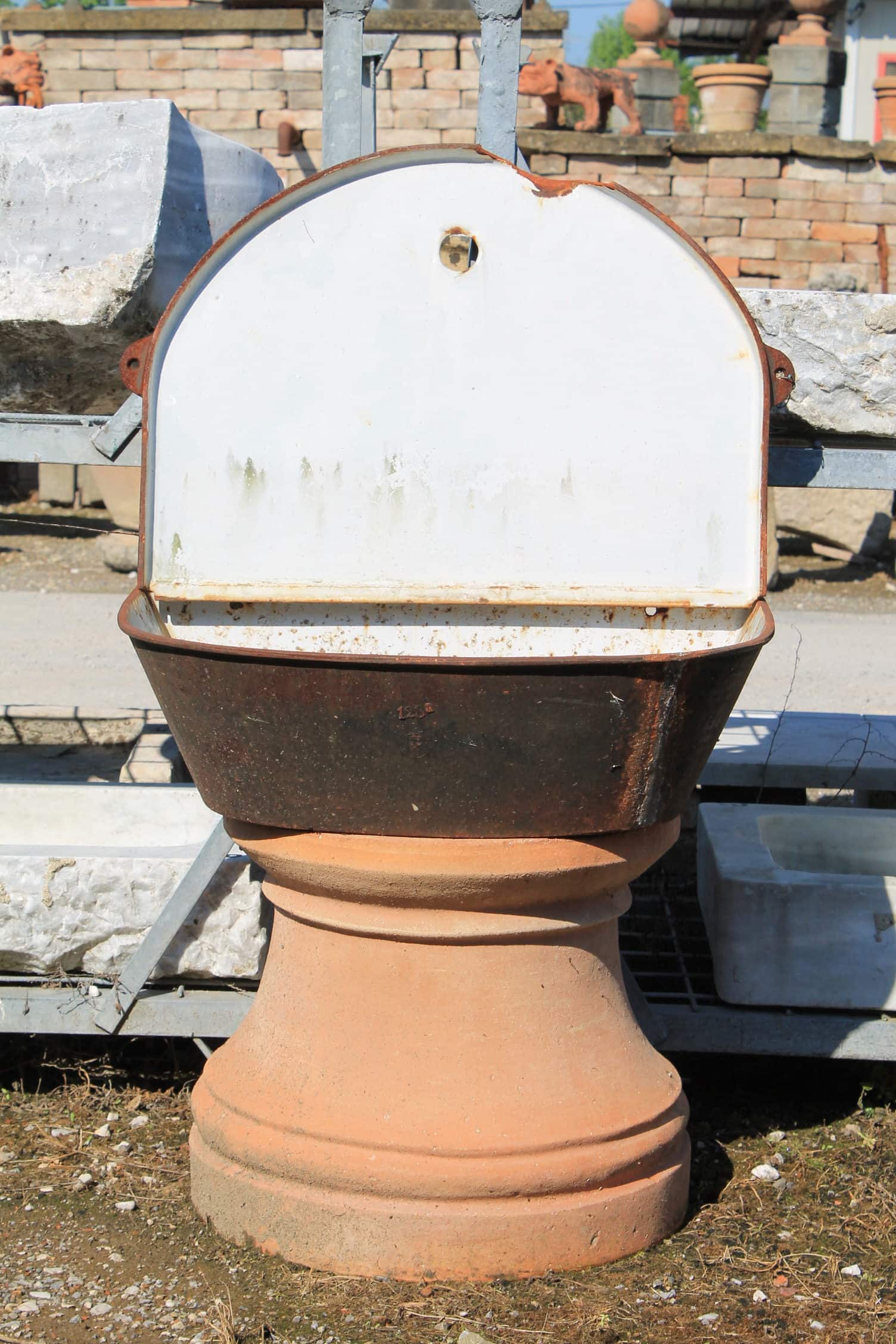 Piccola fontana a muro