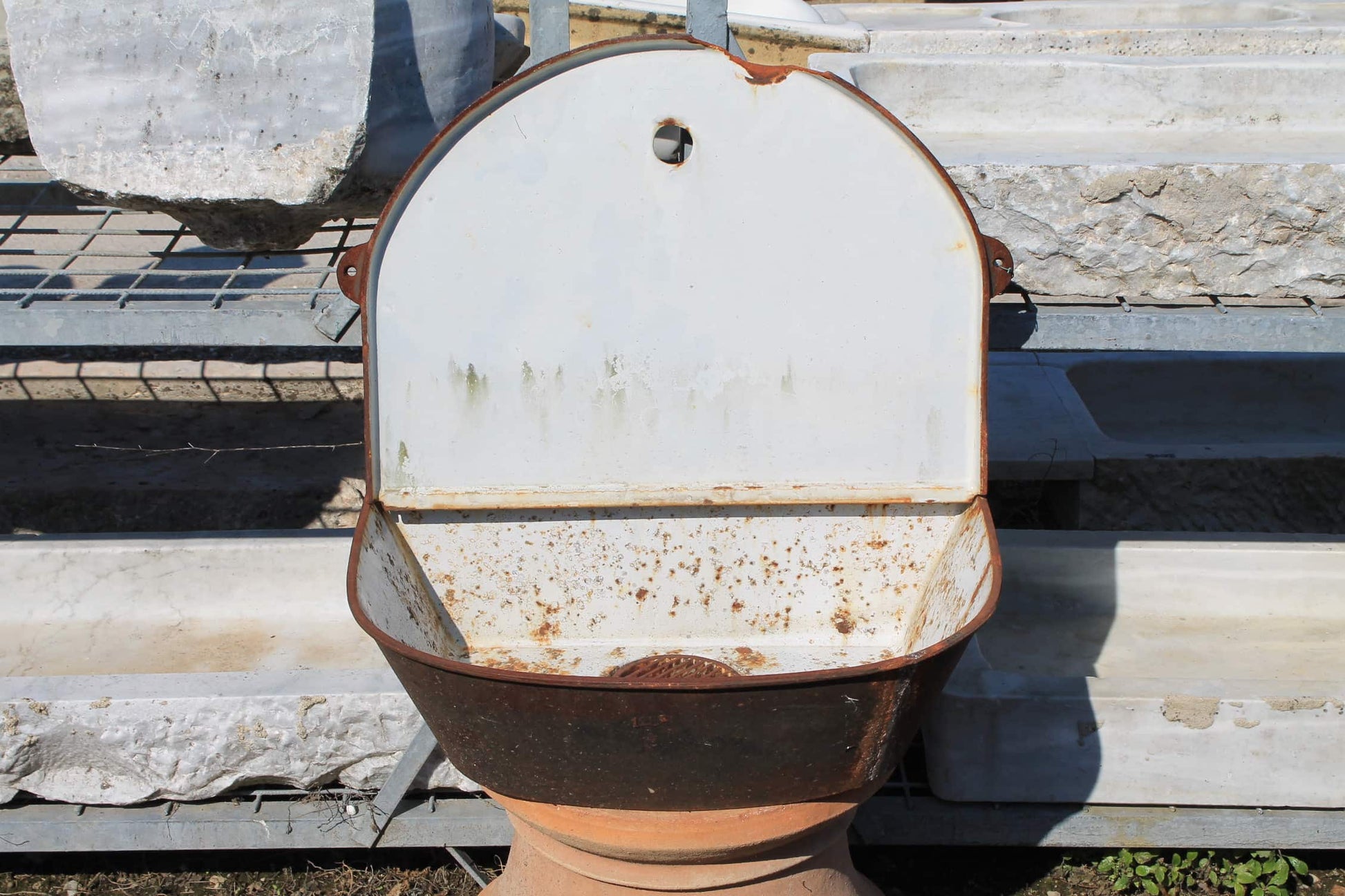 Piccola fontana a muro