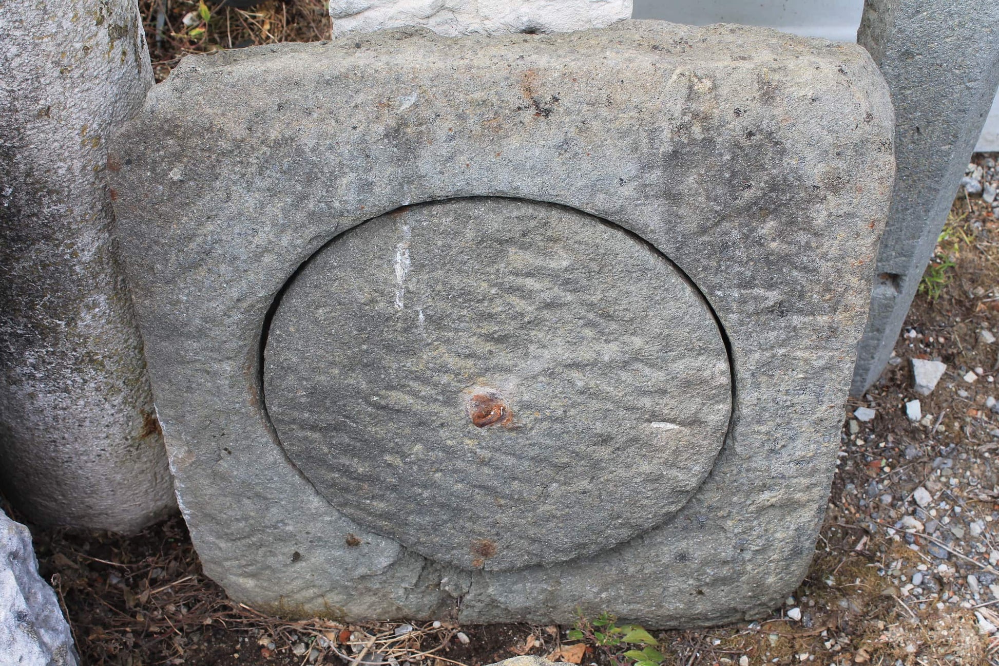 Pavimenti in pietra antica - Antiche pavimentazioni. Antico tombino