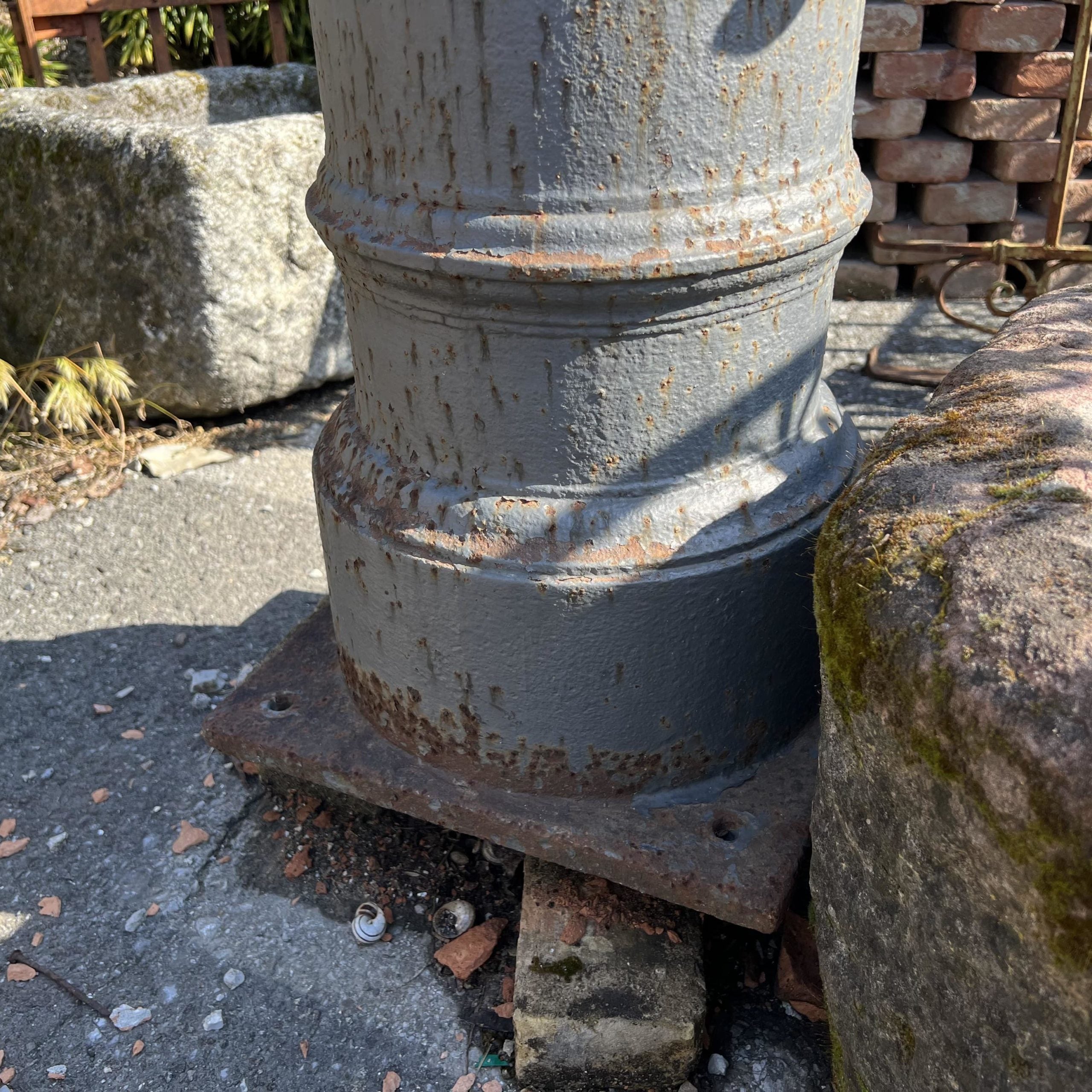 Antica fontana in ghisa