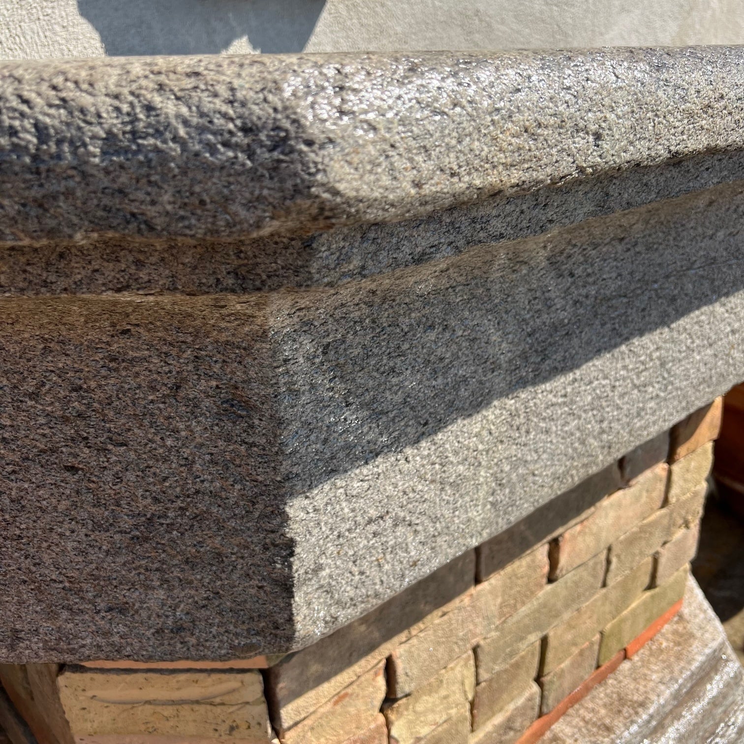 Vasca a muro in granito