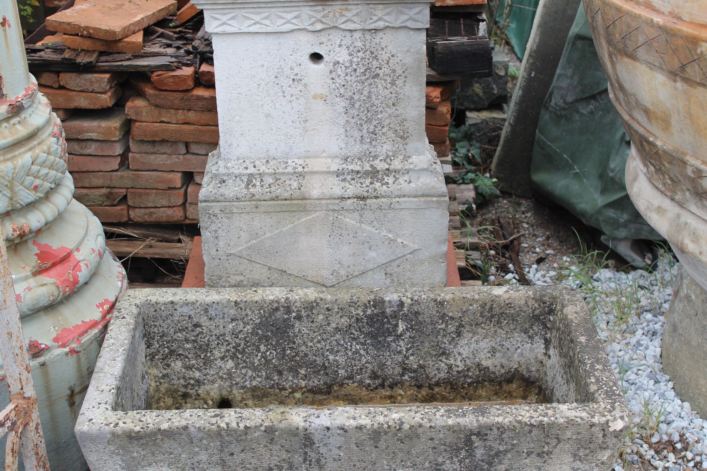 Piccola fontana a muro