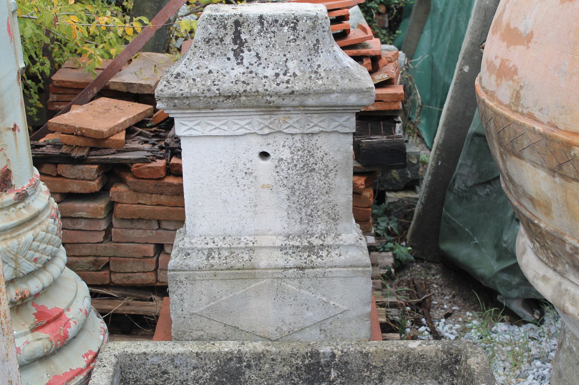 Piccola fontana a muro