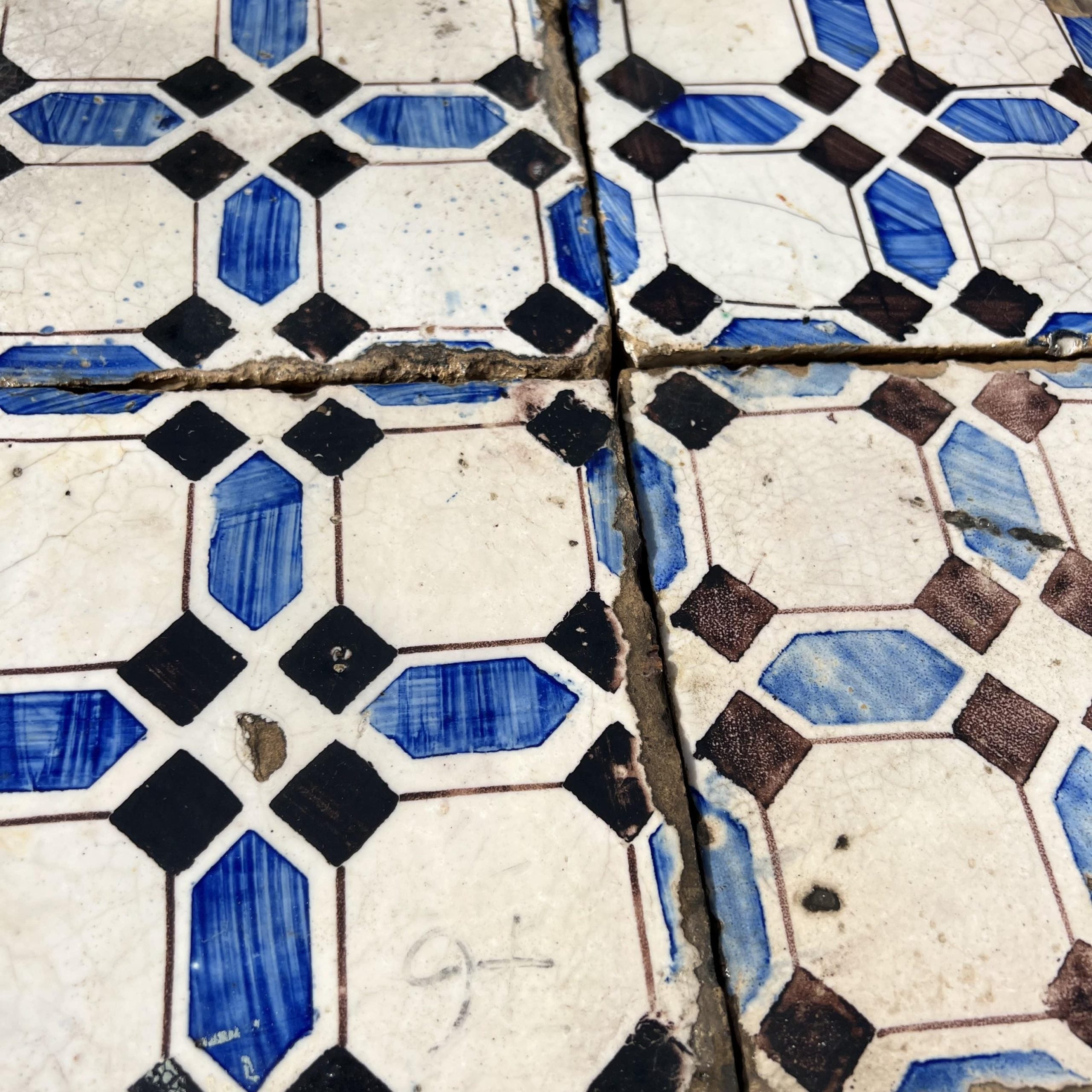 Maioliche a quadretti blu e nere - MAI 106