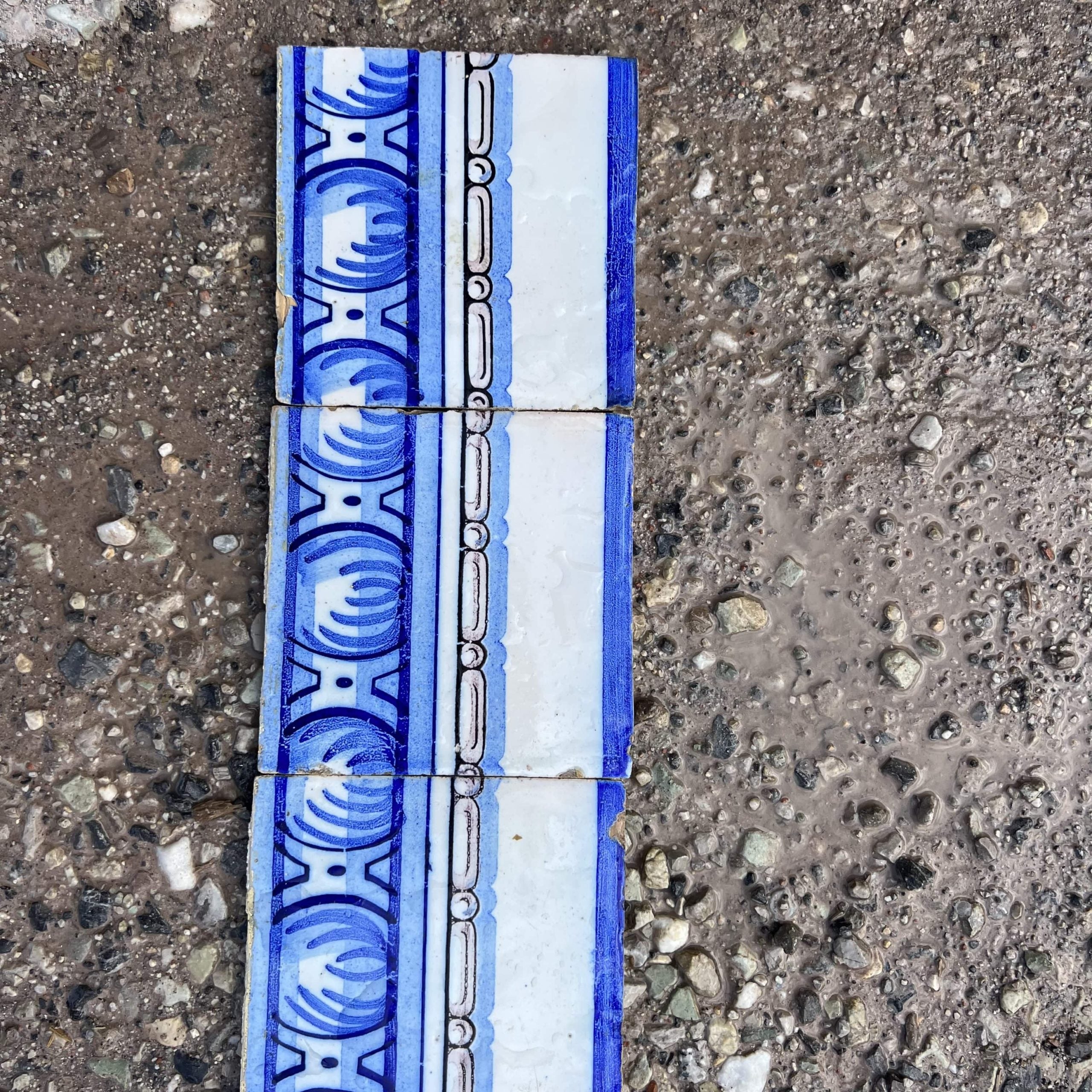 Decorated azulejo border - MAI 132