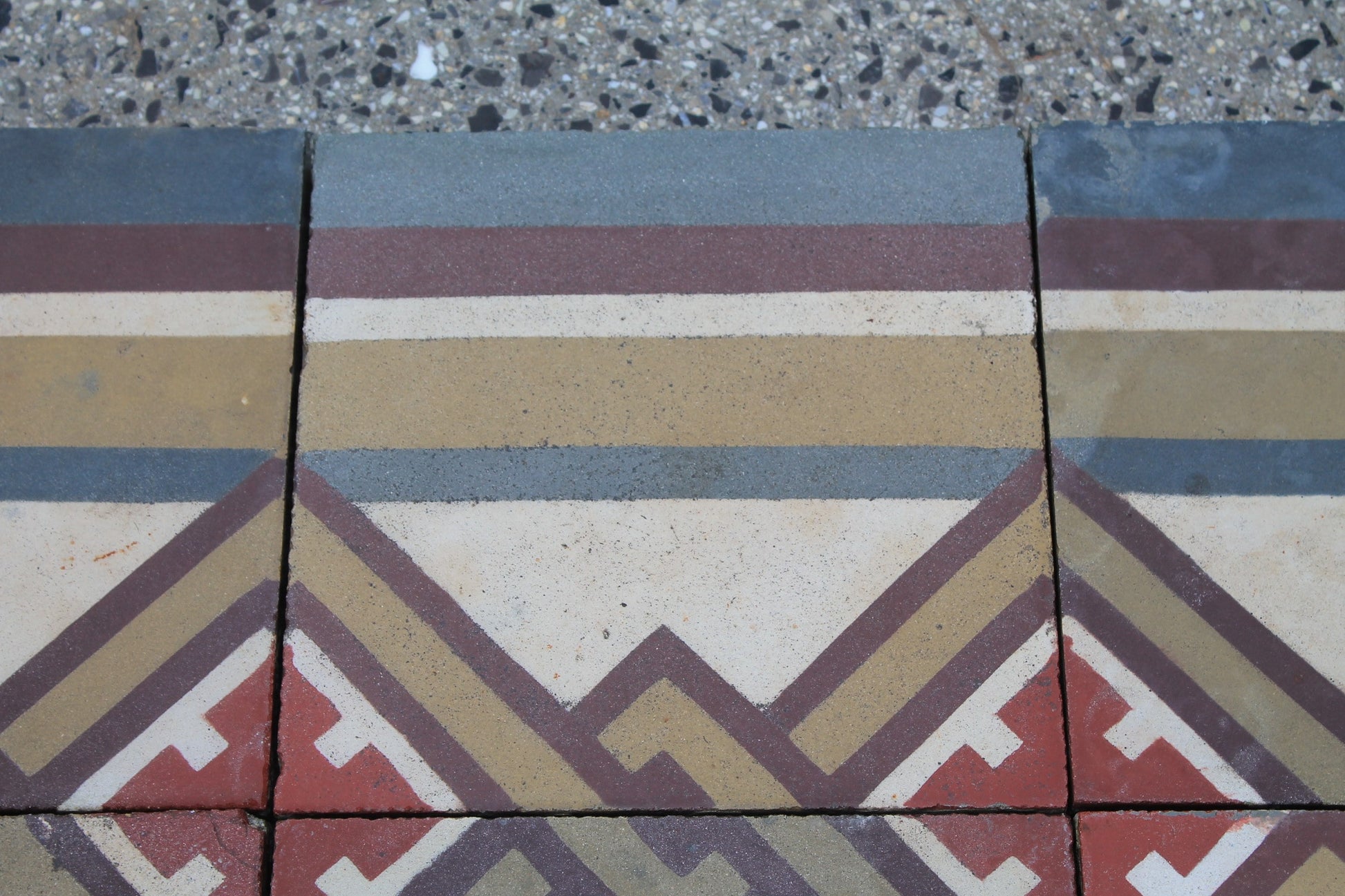 Bordo con disegno geometrico