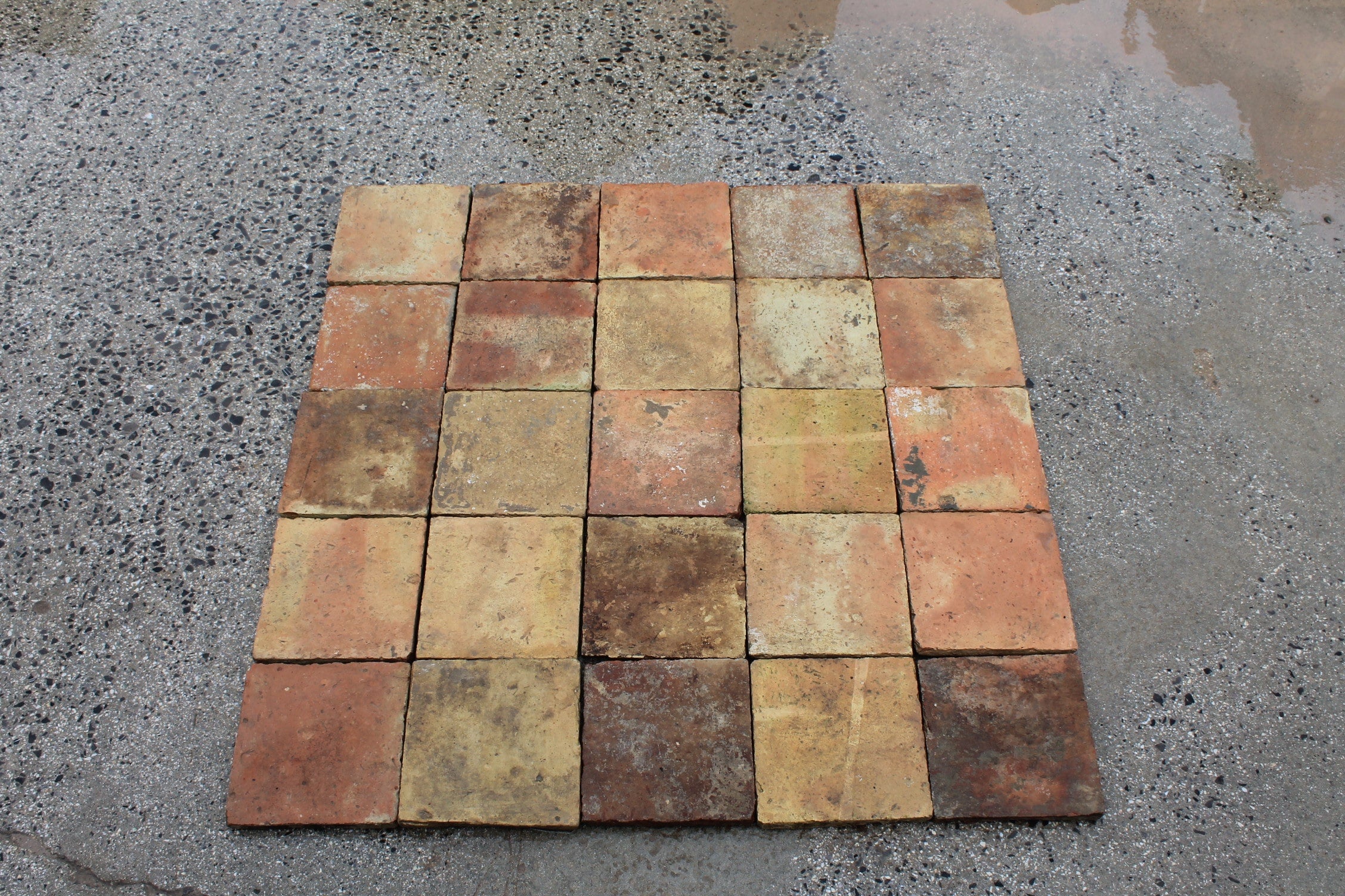 Pavimento in cotto 20 cm x 20 cm