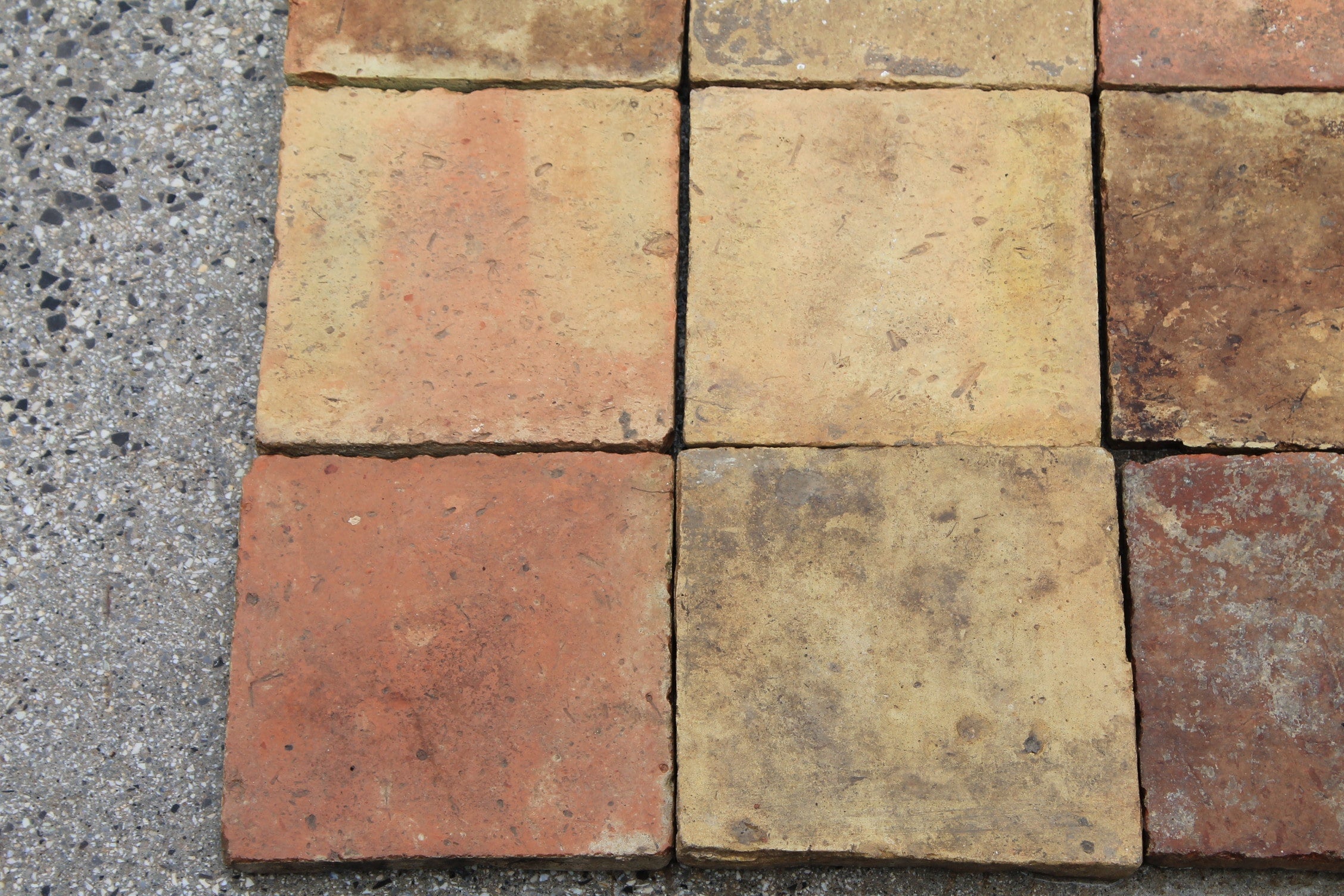 Pavimento in cotto 20 cm x 20 cm