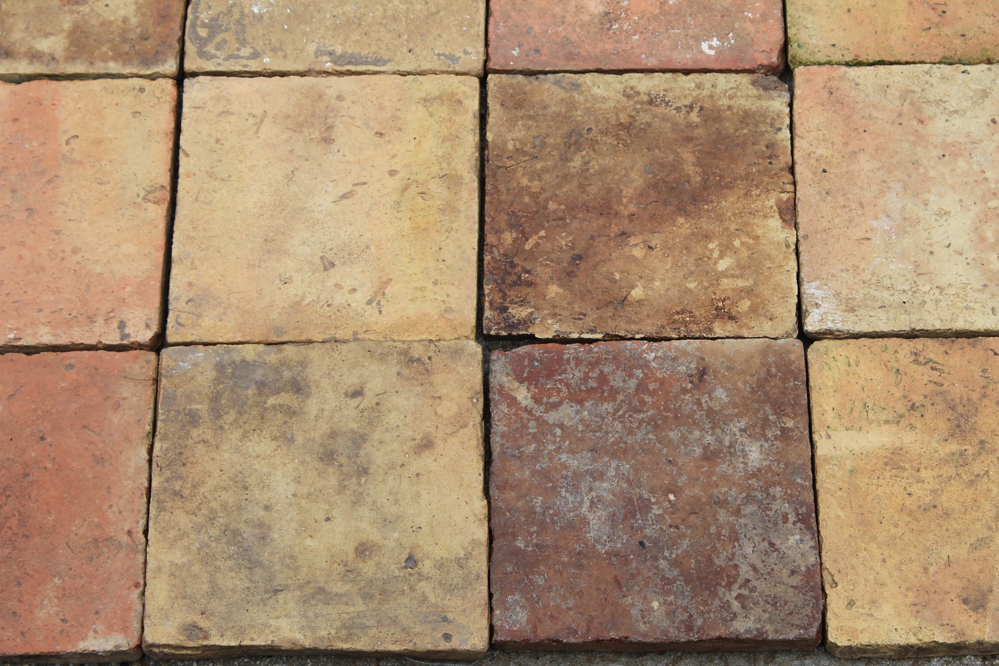 Pavimento in cotto 20 cm x 20 cm