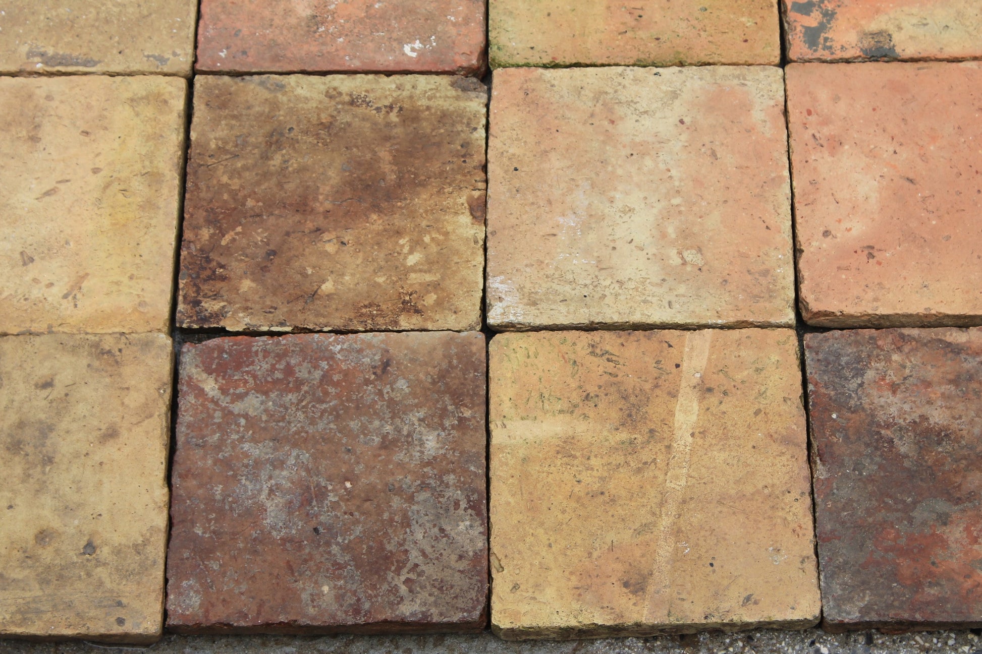 Pavimento in cotto 20 cm x 20 cm