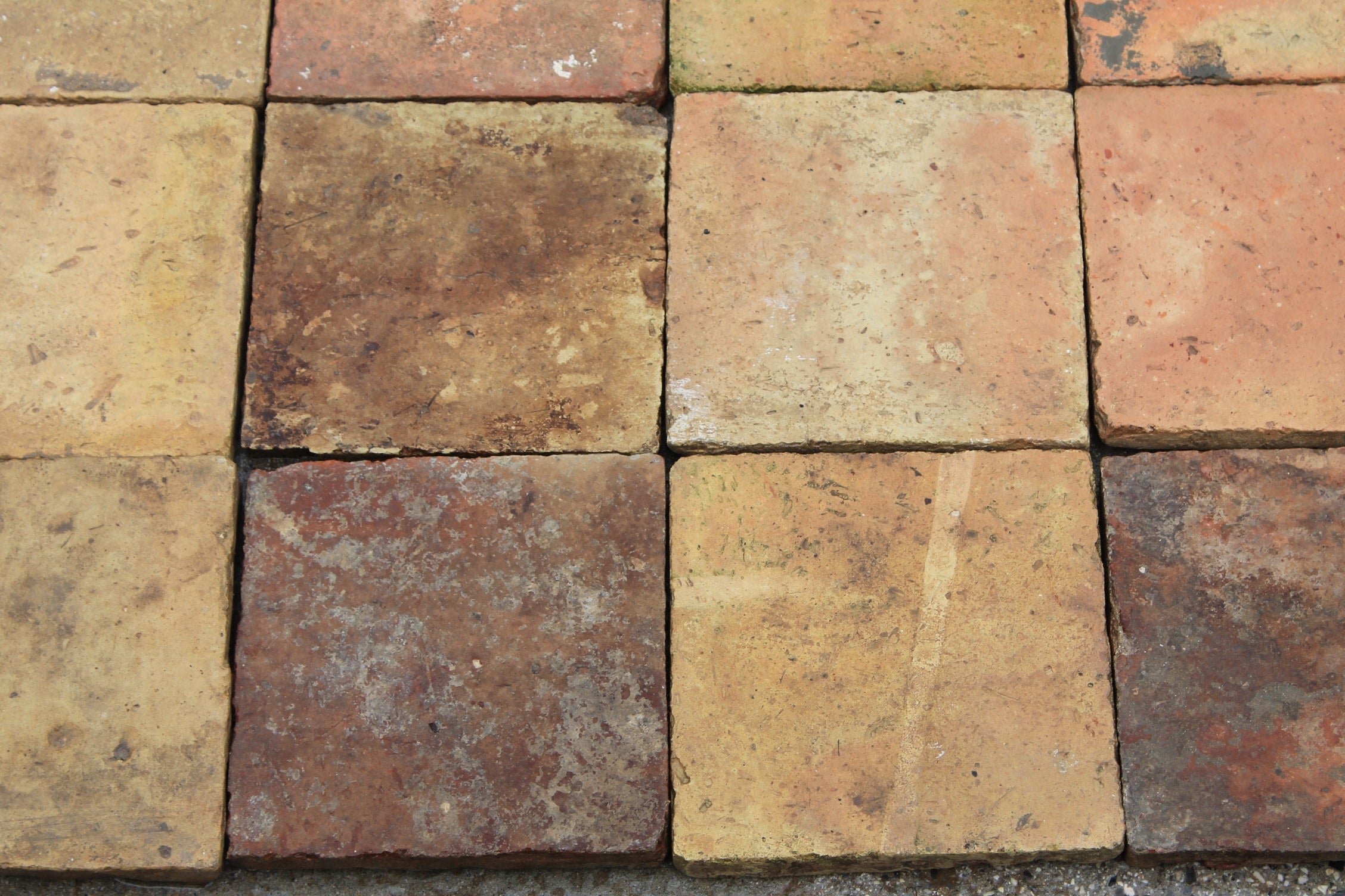 Pavimento in cotto 20 cm x 20 cm