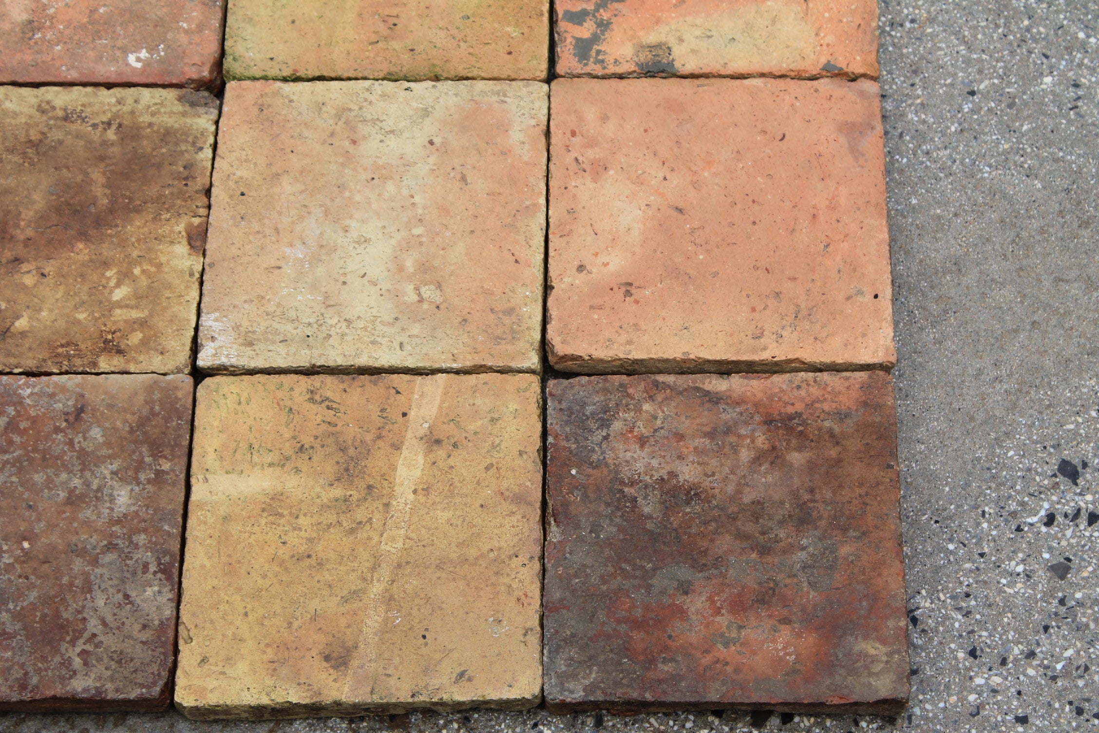 Pavimento in cotto 20 cm x 20 cm