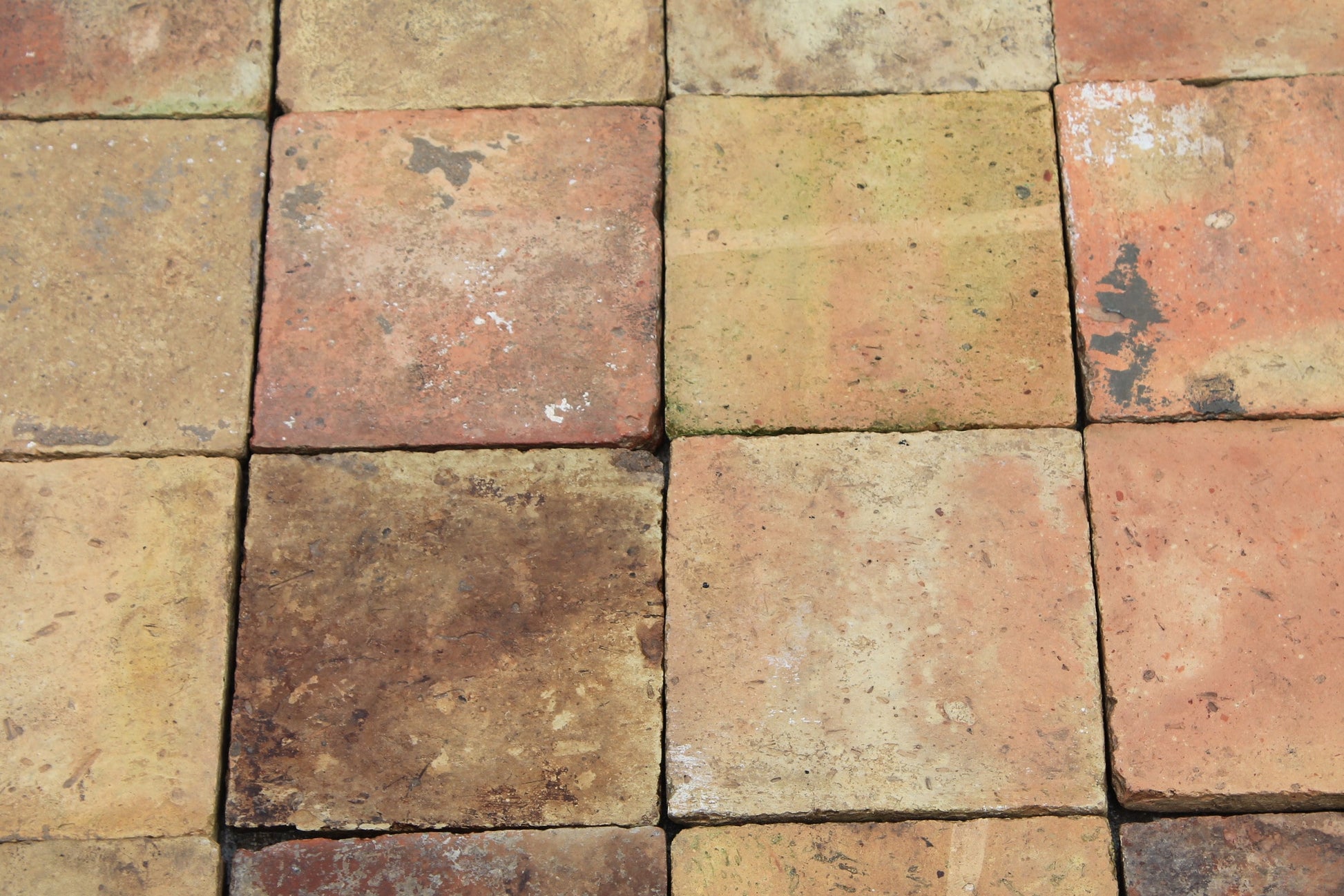 Pavimento in cotto 20 cm x 20 cm