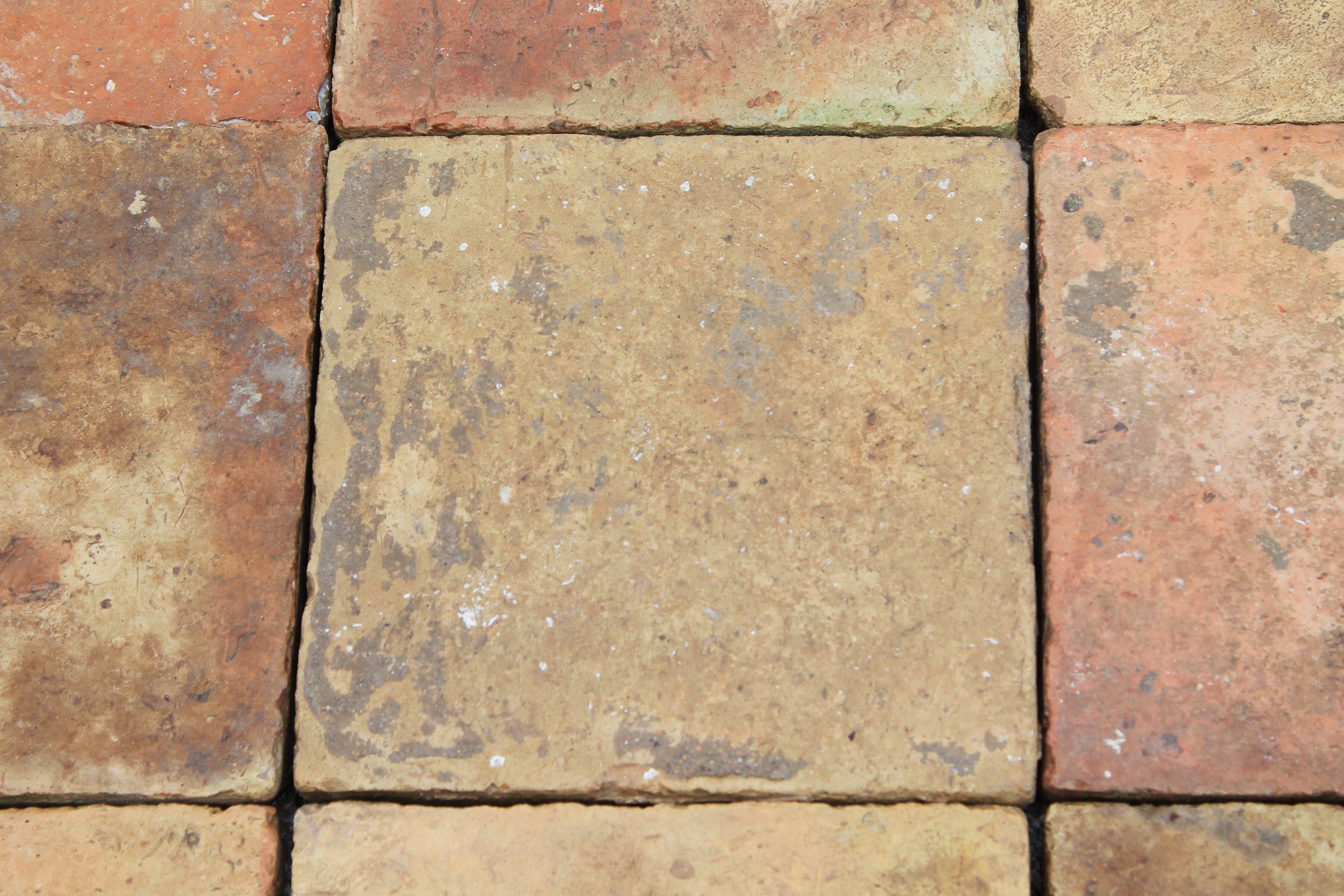 Pavimento in cotto 20 cm x 20 cm