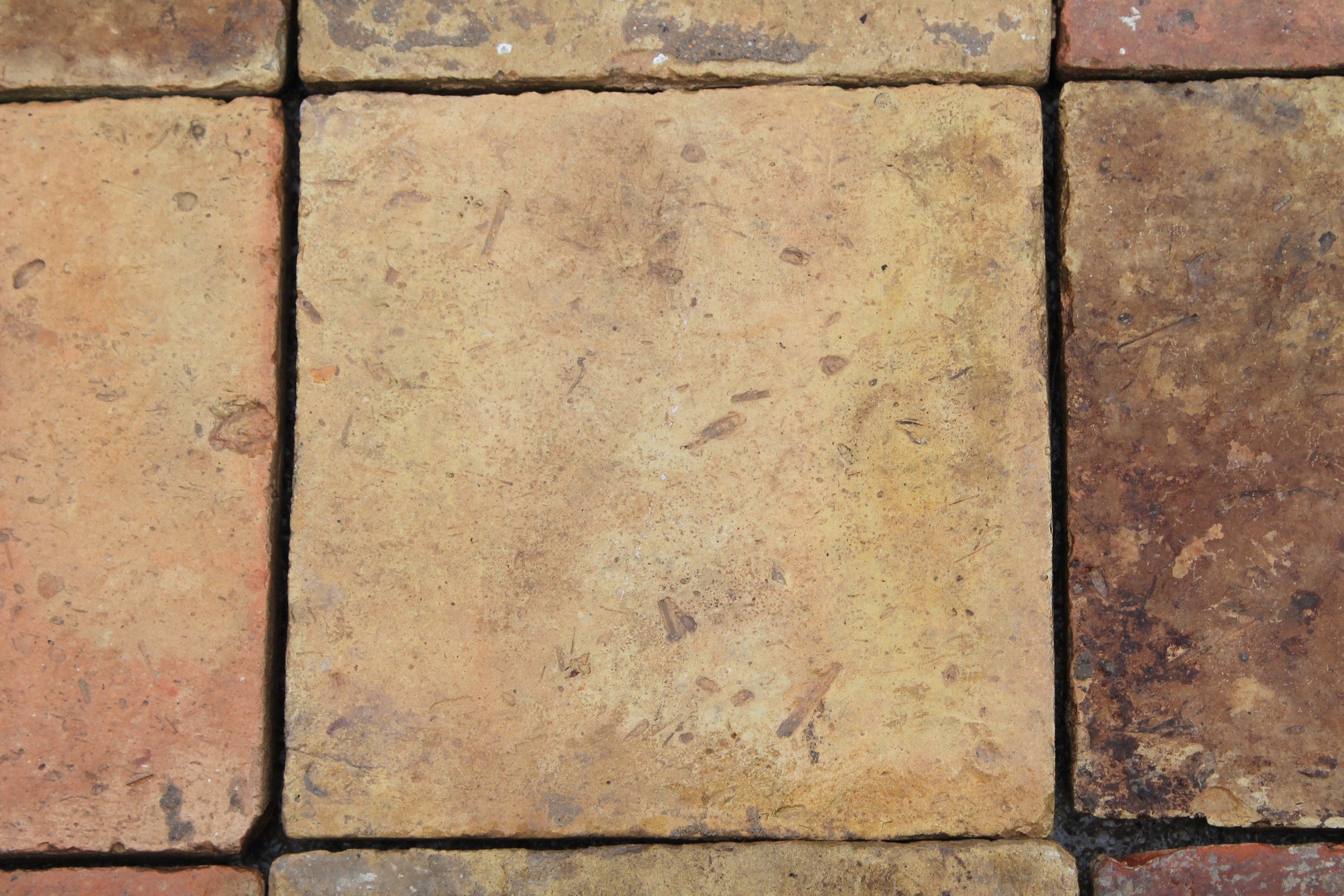 Pavimento in cotto 20 cm x 20 cm