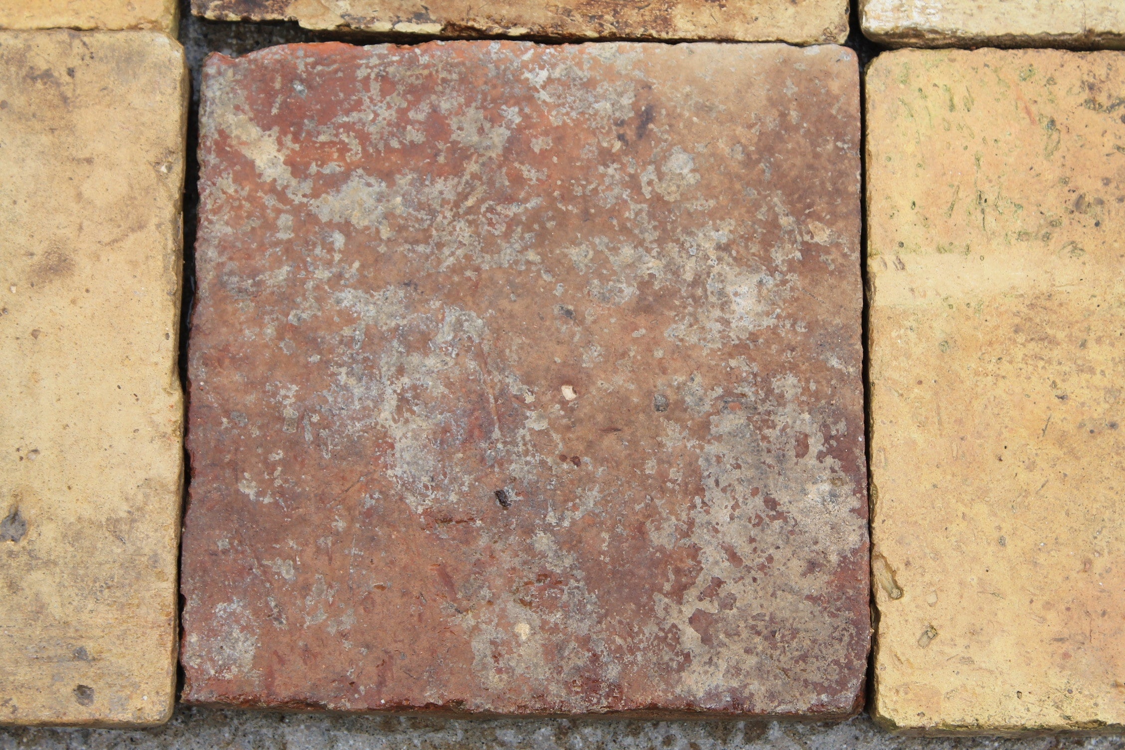Pavimento in cotto 20 cm x 20 cm